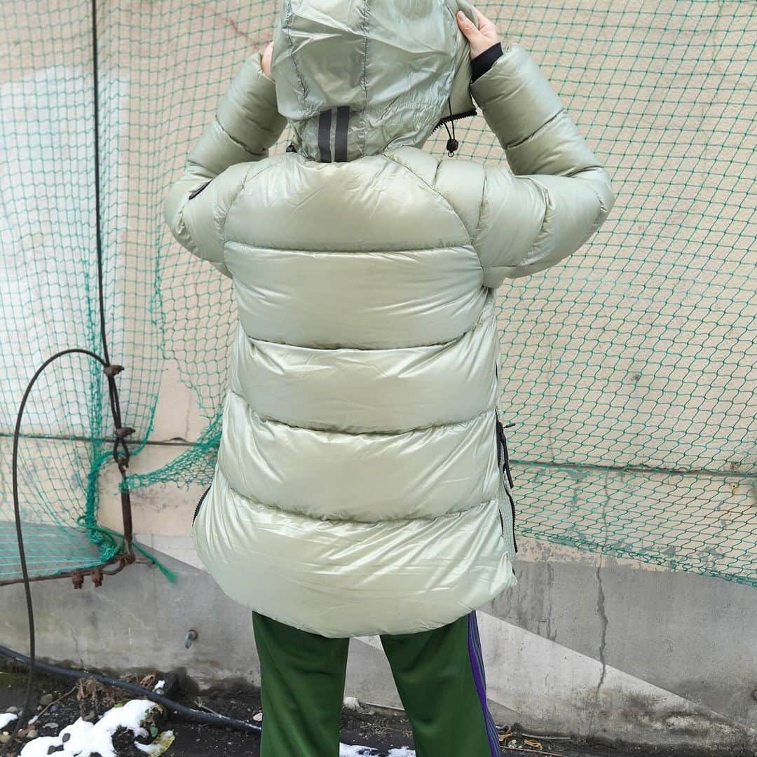 MāWさんのインスタグラム写真 - (MāWInstagram)「. [CANADA GOOSE] Cypress Puffer Black Label 2239LB.  サイプレス パッファーは、リサイクルされたフェザーライトリップストップ素材を使用したエッセンシャルスタイルです。  これまでのサイプレスコレクションと比較すると、ボリュームあるデザインと最大の保温力が特徴です。 パッカブル機能を搭載し、外出時には簡単に収納できるので、冬の理想的なパートナーになるでしょう。  -  #mawsapporo #MāW #insonlinestore #canadagoose #marmotcapital #sapporo #hokkaido #23aw」11月29日 9時49分 - maw_sapporo