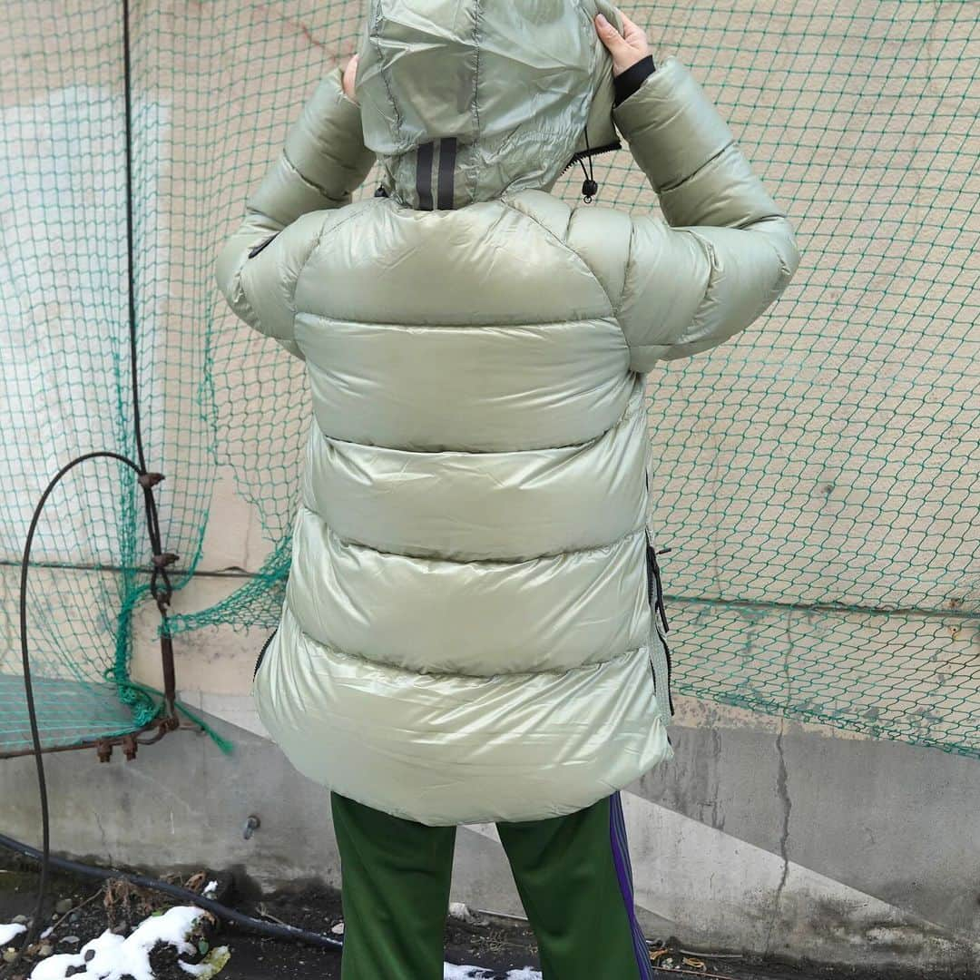 MāWさんのインスタグラム写真 - (MāWInstagram)「. [CANADA GOOSE] Cypress Puffer Black Label 2239LB.  サイプレス パッファーは、リサイクルされたフェザーライトリップストップ素材を使用したエッセンシャルスタイルです。  これまでのサイプレスコレクションと比較すると、ボリュームあるデザインと最大の保温力が特徴です。 パッカブル機能を搭載し、外出時には簡単に収納できるので、冬の理想的なパートナーになるでしょう。  -  #mawsapporo #MāW #insonlinestore #canadagoose #marmotcapital #sapporo #hokkaido #23aw」11月29日 9時42分 - maw_sapporo