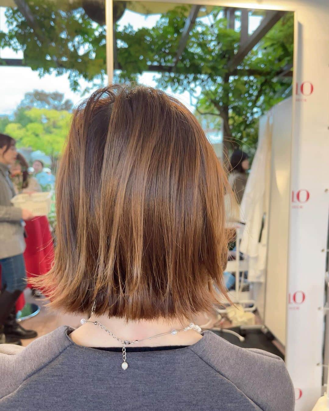 渋谷恭子さんのインスタグラム写真 - (渋谷恭子Instagram)「「HAIR TOUCH YOU　のばせば届く。 」   チャレンジサポーターに選ばれてから フィーノ @fino_jp でヘアドネーションするために フィーノ ヘアマスク・フィーノ ヘアオイルを使いながら 1年間、髪を伸ばしてきました。  カットは時々、揃える程度。 長くなるほど毛先が絡まりがちなのですが フィーノを使って丁寧にケアすると手触りの良い髪に！  先日ついに毎日大切に伸ばしてきた髪をカットしてきました  ファーストカットのハサミを入れさせて頂いた瞬間、何とも言えない達成感を感じました。  #fino_髪からはじめるちょっといいこと こちらの言葉通り、私にもちょっといいことできたかもという嬉しさが溢れてきました。  ヘアドネーションために髪を伸ばしてる方には カット後のスタイル こんなショートやボブにしてみたいというイメージを膨らませて ワクワクしながら伸ばして欲しいと思います。  今回フィーノが出展したイベント 『ELLE Active』のヘアドネーションカットの実演モデルをさせて頂きました。  私自身、ずっとヘアドネーションに興味を持っていましたが 実際に見る機会はありませんでした。  実際にご覧になった方、私のインスタ投稿を見てくださった方 私にもできそう、やってみたいという方が増えたら嬉しいです！  #PR #fino #fino_髪からはじめるちょっといいこと #finoでヘアドネーション #フィーノ #hairtouchyou #医療用ウィッグ #ヘアドネーション #hairdonation #フィーノヘアマスク #フィーノヘアオイル」11月29日 9時45分 - kyoko.86