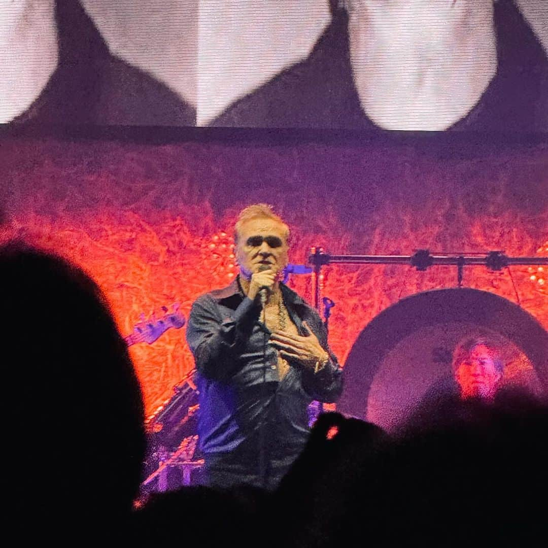 片山正通のインスタグラム：「モリッシー来日！！！  “ 40 YEARS OF MORRISSEY ” ライブに行ってきました。 我が青春のThe Smiths〜MORRISSEY。インディーズ魂が炸裂したライブは、彼の姿勢そのものでエネルギッシュ！！！ 安心してください！モリッシーはまだまだ怒っていますよ╰(*´︶`*)╯♡。 @ 豊洲PIT  Morrissey comes to Japan!  I went to the live concert "40 YEARS OF MORRISSEY". The Smiths - MORRISSEY is my youth,  the live show, bursting with indie spirit, was as energetic as his attitude! Don’t worry! Morrissey is still mad.  ╰(*´︶`*)╯♡ @ Toyosu PIT」