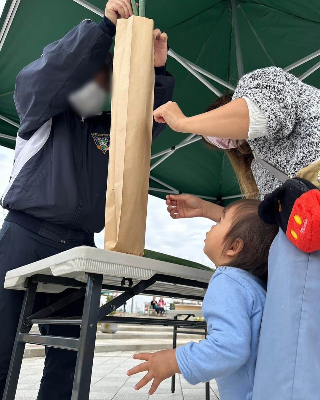 ふっかちゃんさんのインスタグラム写真 - (ふっかちゃんInstagram)「イベント当日、お天気がとっっても良かったから、1回目も2回目も大盛況だったんだよぉ〜Y(o◉ω◉o)Y‼︎‼︎ ふっかちゃんもびっくり〜！！ 大人〜小さいお友達まで色んな人がねぎ束作ってくれて、嬉しかったし、少しずつでもこの【ねぎらいの日】が広まってくれるといいなぁ💚 #ふっかちゃん #深谷ねぎらいの日 #深谷ねぎ #ねぎ束 #ねぎでねぎらう習慣 #みんなも覚えてね」11月29日 9時52分 - fukkachan628