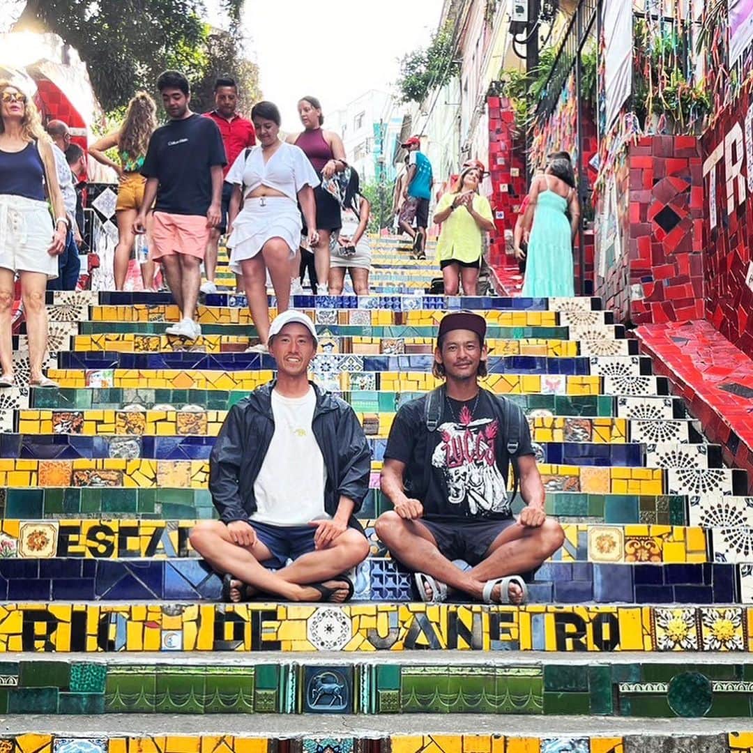 五十嵐恭雄さんのインスタグラム写真 - (五十嵐恭雄Instagram)「Entre os treinos, fui para as escadas do #Selaron 🏃‍♂️ 練習の合間に #セラロンの階段 へ！🇧🇷  #selaronescadaria  #コパカバーナ #copacabana #copacabanabeach  #riodejaneiro #brasil  #ブラジル #リオ #リオディジャネイロ #BRAZIL #旅 #旅人 #trip」11月29日 10時06分 - yasuo_ikarashi_
