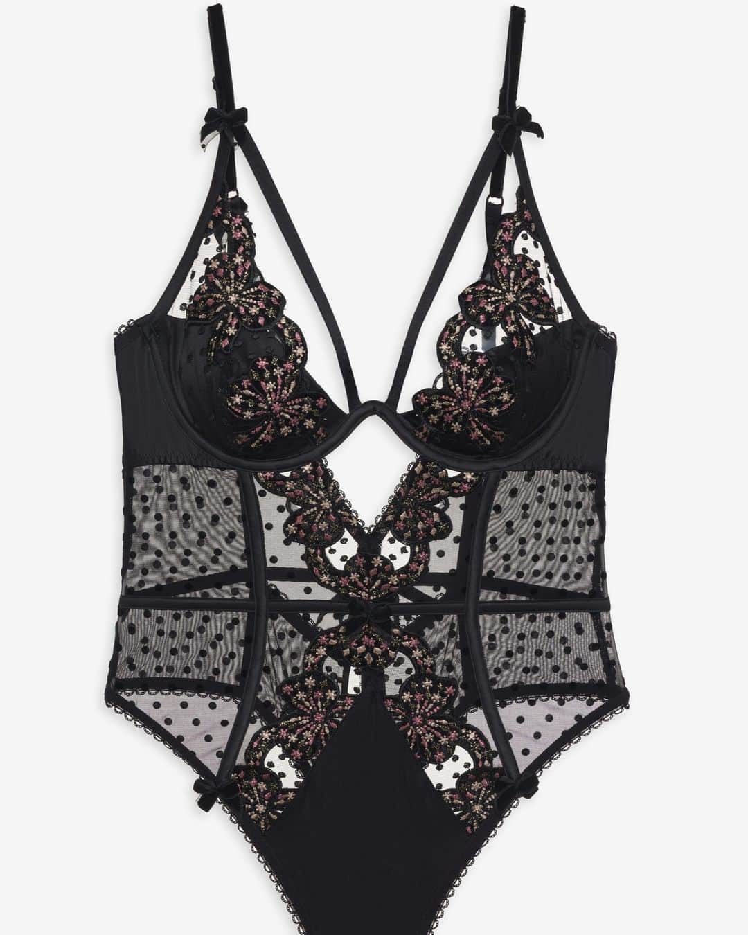 For Love & Lemonsのインスタグラム：「THE DETAILS: delicate velvet bows, sweet sweeping ruffles, and ethereal shimmering gold lurex yarn floral embroidery // The Caprice Collection #forloveandlemons」