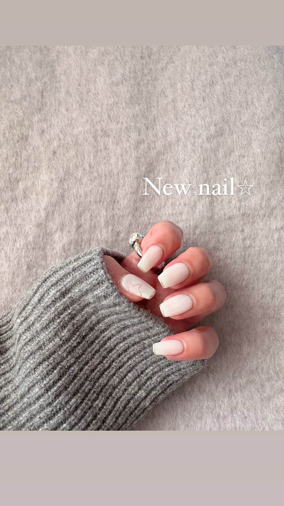 saaaay_kのインスタグラム：「2023.11.29 new nail…♡ ホワイトのシアーに先端だけ シルバーのミラー💅 親指にはお星さま✨  #ネイル#冬ネイル#クリスマスネイル」