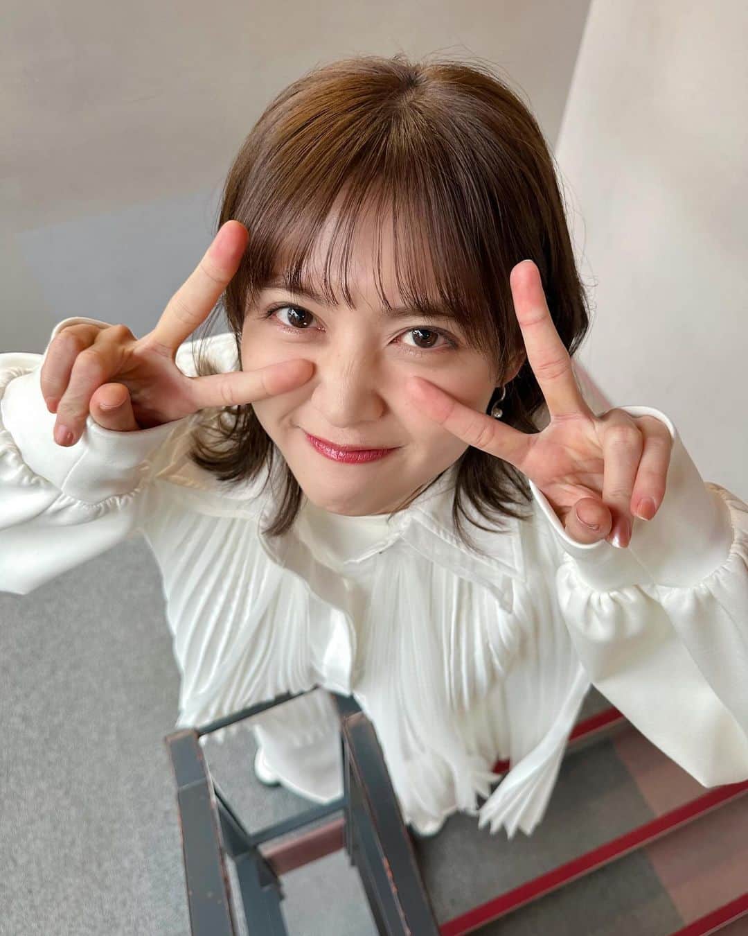 松元絵里花のインスタグラム：「* 久しぶりに#ハーブピーリング に 行って栄養入れてもらったので、 肌の調子良きです🧖🏻‍♀️🌿 一時期肌荒れが続いた時期があったけど、 ハーブピーリングに通い始めて 今ではお仕事の時もノーファンデで過ごしてます🤭 ちなみに今回は、 おでこのみ剥離ありのトゲを入れてもらったよ！ もはや剥離しないくらいの少量だけど（笑） at @grandluxe2023  #肌管理#新宿#銀座」