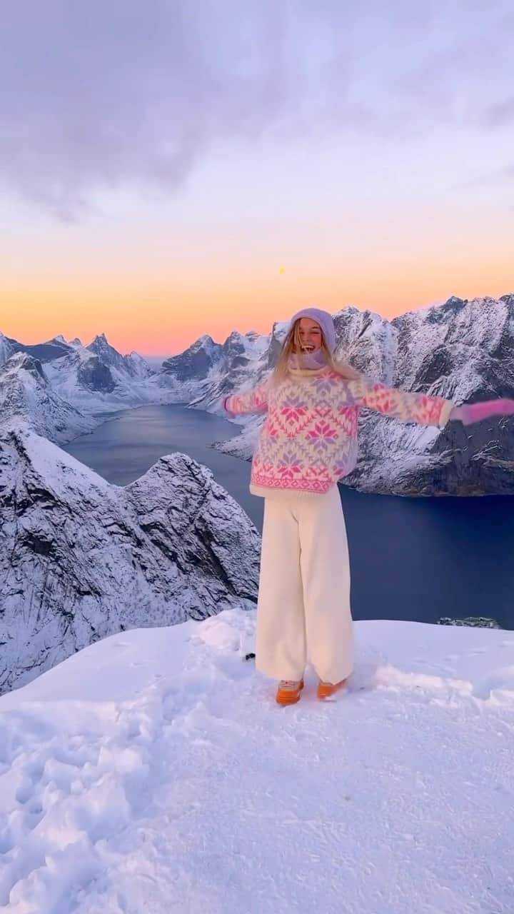 PicLab™ Sayingsのインスタグラム：「Welp, Lofoten may have just won best sunset view of 2023. 🌅 Mother Nature was showing off, to say the least.   🎥 @helenemoo」