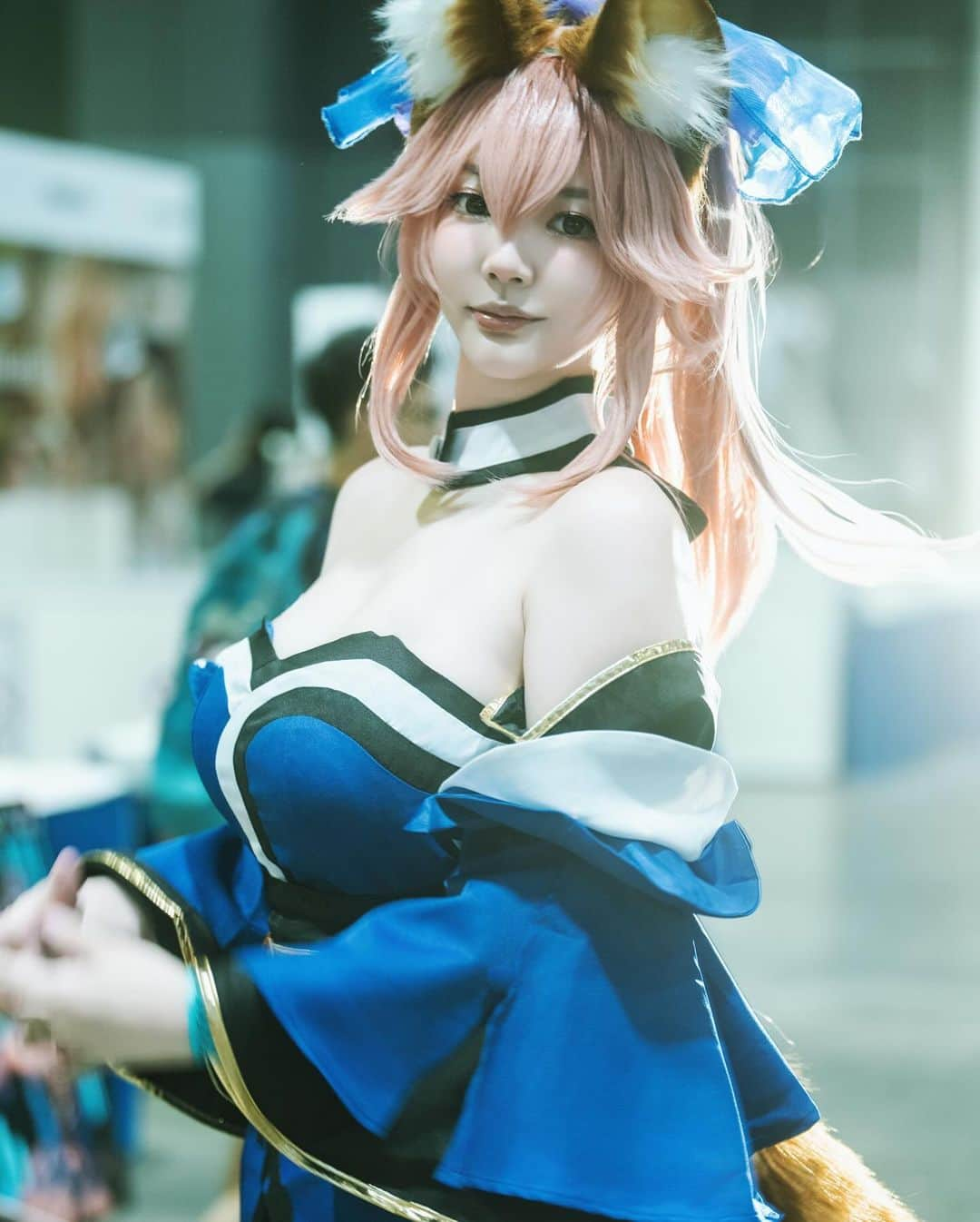 YingTzeさんのインスタグラム写真 - (YingTzeInstagram)「Tamamo at AFA Singapore 2023 🦊💖  ( swipe left for time travel back to 10 years ago ✨🫰🏻)  When I got my booth for @animefestivalasia this year , I tell myself that “ I must cosplay Tamamo !!! “ A lot of you must be wondering why am I cosplaying such an old character 🤣 Because Tamamo was the first character that I cosplayed in Singapore when I got my first opportunity to be featured as a Cosplay Guest. This year is my 10th Anniversary 💖✨  When I first started cosplaying in 2005 , I would never imagine that one day .. I would have the chance to stand on stage and be featured in events as Cosplay Guest . I’m a very shy person and I don’t have much confidence so when SOZO asked me if I’m interested to be Guest  Cosplayer for Funan Anime Matsuri 2013 , I almost don’t want to try 🥲 I was like “ what if don’t have people wanna come meet me ? “ and “ I’m not good enough to be a Guest laaaa “.  Despite all the self-defeating thoughts , I’m glad that I took the leap of faith . 💖 That’s why I always say that Singapore always has a special place in my heart . It’s been 10 years and I’m so grateful to have continuously receive your love and support . Special shoutout to Jacob who shared the old photos of my Tamamo with me 😘💖  Thank you my Dear Singaporean Fammmmm ! ❤️ My heart is always full after meeting you all ! The 3 days event of 10am - 8pm boothing is really crazy ! Some people ask me how able to wake up at 7am and be at my booth by 9.30am : The answer is Your Love 🫰🏻💖 ( I’m so cringeeeeee ahhhhhhh shyyyyyy 🫣 )  📸 @prestonles.ig」11月29日 10時34分 - yingtze