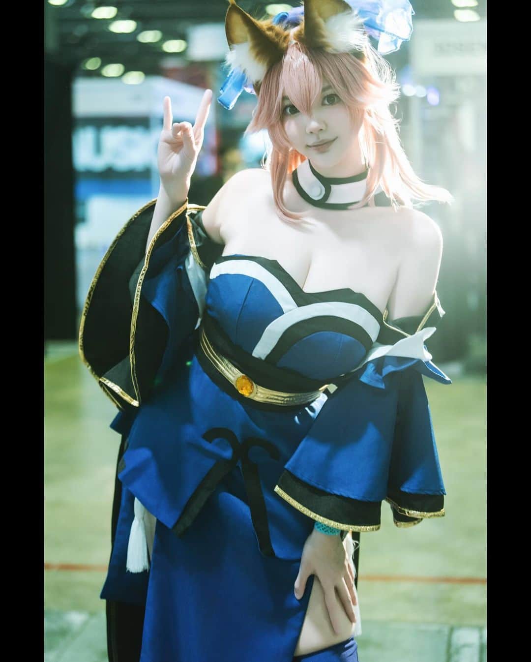 YingTzeのインスタグラム：「Tamamo at AFA Singapore 2023 🦊💖  ( swipe left for time travel back to 10 years ago ✨🫰🏻)  When I got my booth for @animefestivalasia this year , I tell myself that “ I must cosplay Tamamo !!! “ A lot of you must be wondering why am I cosplaying such an old character 🤣 Because Tamamo was the first character that I cosplayed in Singapore when I got my first opportunity to be featured as a Cosplay Guest. This year is my 10th Anniversary 💖✨  When I first started cosplaying in 2005 , I would never imagine that one day .. I would have the chance to stand on stage and be featured in events as Cosplay Guest . I’m a very shy person and I don’t have much confidence so when SOZO asked me if I’m interested to be Guest  Cosplayer for Funan Anime Matsuri 2013 , I almost don’t want to try 🥲 I was like “ what if don’t have people wanna come meet me ? “ and “ I’m not good enough to be a Guest laaaa “.  Despite all the self-defeating thoughts , I’m glad that I took the leap of faith . 💖 That’s why I always say that Singapore always has a special place in my heart . It’s been 10 years and I’m so grateful to have continuously receive your love and support . Special shoutout to Jacob who shared the old photos of my Tamamo with me 😘💖  Thank you my Dear Singaporean Fammmmm ! ❤️ My heart is always full after meeting you all ! The 3 days event of 10am - 8pm boothing is really crazy ! Some people ask me how able to wake up at 7am and be at my booth by 9.30am : The answer is Your Love 🫰🏻💖 ( I’m so cringeeeeee ahhhhhhh shyyyyyy 🫣 )  📸 @prestonles.ig」
