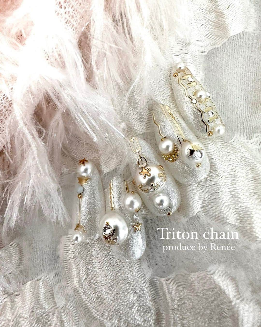 埜藤理恵さんのインスタグラム写真 - (埜藤理恵Instagram)「new produce item  -Triton chain-トリトンチェーン produceby Renée  @rrieenee × @kiranail.official   細く薄づきでジェルのような素材で ピタッとフィットし難しい工程はなく簡単に装着可能。 シンプルアートのワンポイントにも サブアートにも使える万能なアイテムです。  一般発売は12/1となります☺️🙏🏻  #pr」11月29日 10時37分 - rrieenee