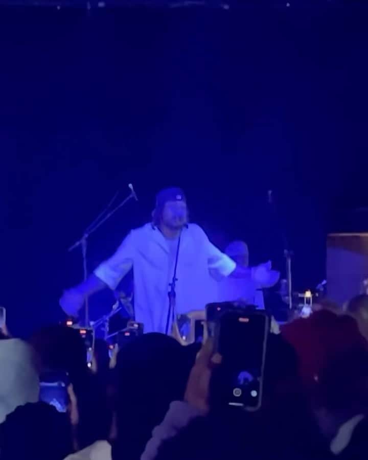 レオン・トーマス3世のインスタグラム：「Atlanta, you really set the tone, and I can't wait to carry this energy to every city! 🤩  #LeonThomas #ElectricDusk #Tour #Atlanta #Georgia」