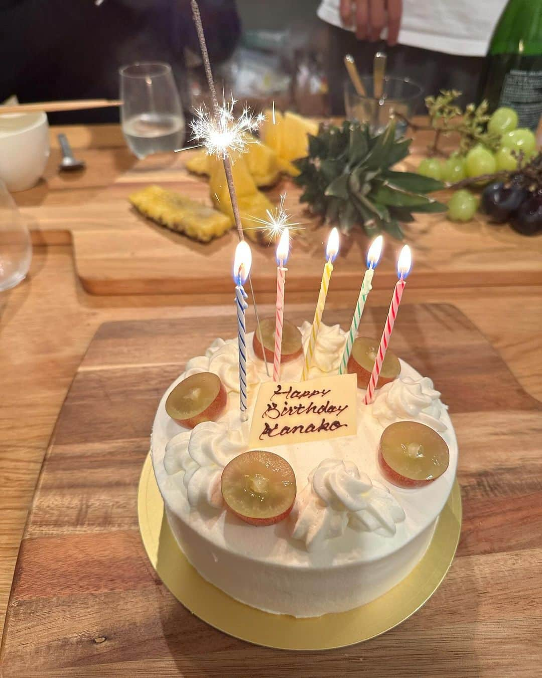 村上佳菜子さんのインスタグラム写真 - (村上佳菜子Instagram)「🍰♡  11月は7日がお誕生日だったので 大好きで大好きなお友達たちがたくさん お祝いしてくれました🩵  ここまで色んな事があったけど、 今、こうやって私のそばにいてくれる人達は 人の悪口なんて絶対言わないような愛に溢れてて 輝いてる憧れの人たちです🩵  私もそんな素敵な歳の重ね方をして 素敵な人間になっていきたいです！  仕事もそろそろ変化してくのかなー なんて言う怖さもあったりしますが、 流れに身を任せつつ、もう少し自分なりに 頑張ってみようと思っています！！  20代ラスト、がむしゃらに楽しんで がむしゃらに頑張るので、どうか応援して 頂けると嬉しいです🩵🩵🔥 . . . #お誕生日 #誕生祭 . . . #figureskate #figureskater #skate #skater #olympian #tagsforlikes #followme  #我的最愛 #照片  #请关注一下 #팔로우미 #팔로우환영　#일상　#94년생　#데일리」11月29日 11時09分 - kanako_m_official