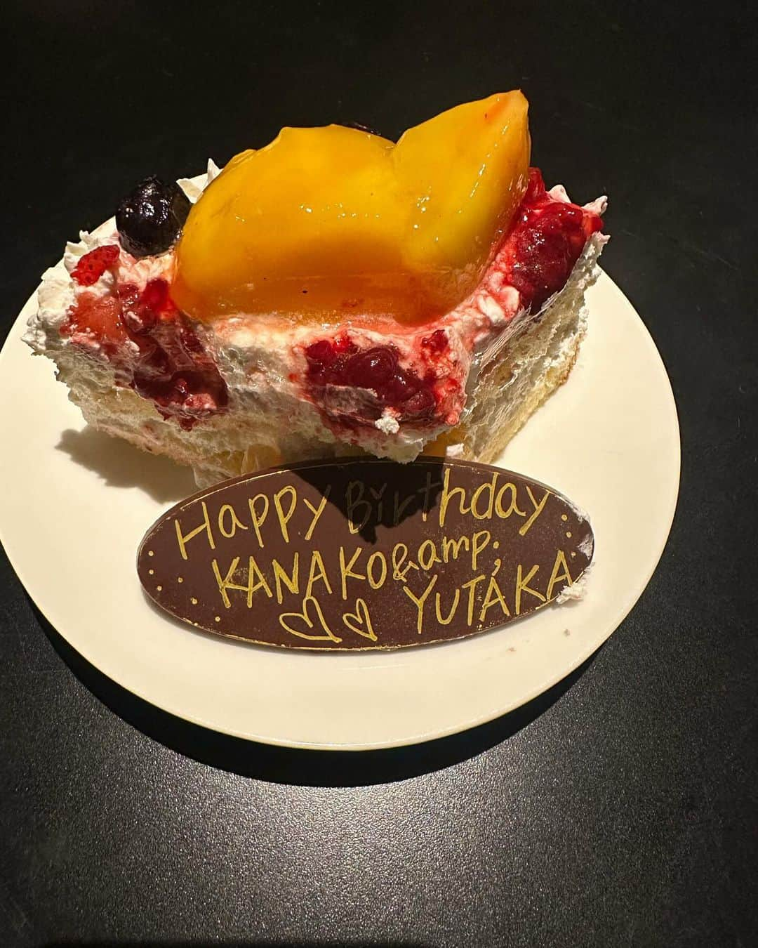 村上佳菜子さんのインスタグラム写真 - (村上佳菜子Instagram)「🍰♡  11月は7日がお誕生日だったので 大好きで大好きなお友達たちがたくさん お祝いしてくれました🩵  ここまで色んな事があったけど、 今、こうやって私のそばにいてくれる人達は 人の悪口なんて絶対言わないような愛に溢れてて 輝いてる憧れの人たちです🩵  私もそんな素敵な歳の重ね方をして 素敵な人間になっていきたいです！  仕事もそろそろ変化してくのかなー なんて言う怖さもあったりしますが、 流れに身を任せつつ、もう少し自分なりに 頑張ってみようと思っています！！  20代ラスト、がむしゃらに楽しんで がむしゃらに頑張るので、どうか応援して 頂けると嬉しいです🩵🩵🔥 . . . #お誕生日 #誕生祭 . . . #figureskate #figureskater #skate #skater #olympian #tagsforlikes #followme  #我的最愛 #照片  #请关注一下 #팔로우미 #팔로우환영　#일상　#94년생　#데일리」11月29日 11時09分 - kanako_m_official