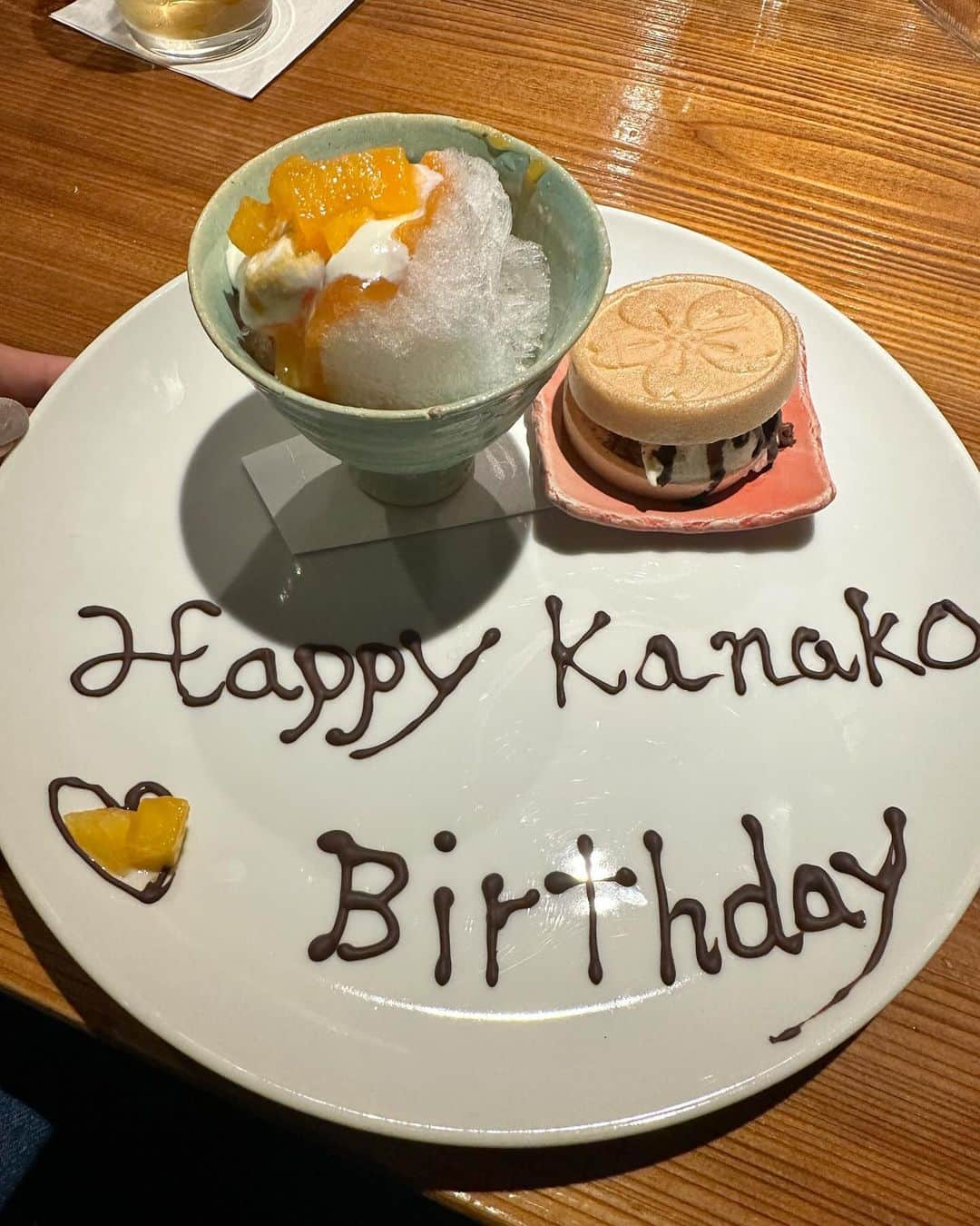 村上佳菜子さんのインスタグラム写真 - (村上佳菜子Instagram)「🍰♡  11月は7日がお誕生日だったので 大好きで大好きなお友達たちがたくさん お祝いしてくれました🩵  ここまで色んな事があったけど、 今、こうやって私のそばにいてくれる人達は 人の悪口なんて絶対言わないような愛に溢れてて 輝いてる憧れの人たちです🩵  私もそんな素敵な歳の重ね方をして 素敵な人間になっていきたいです！  仕事もそろそろ変化してくのかなー なんて言う怖さもあったりしますが、 流れに身を任せつつ、もう少し自分なりに 頑張ってみようと思っています！！  20代ラスト、がむしゃらに楽しんで がむしゃらに頑張るので、どうか応援して 頂けると嬉しいです🩵🩵🔥 . . . #お誕生日 #誕生祭 . . . #figureskate #figureskater #skate #skater #olympian #tagsforlikes #followme  #我的最愛 #照片  #请关注一下 #팔로우미 #팔로우환영　#일상　#94년생　#데일리」11月29日 11時09分 - kanako_m_official