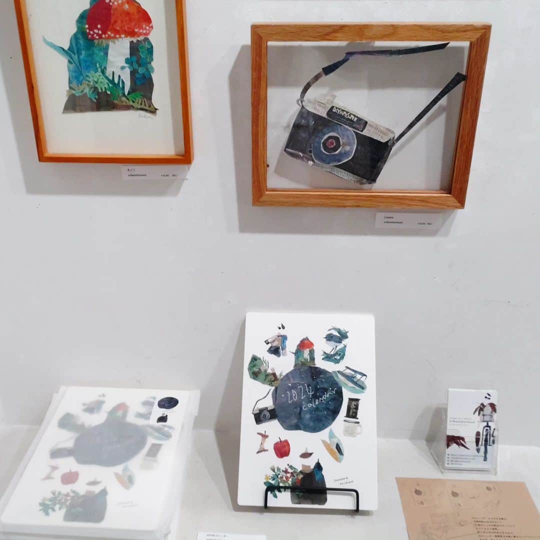Art Mall（アートモール）さんのインスタグラム写真 - (Art Mall（アートモール）Instagram)「【開幕しました】  人気イラストレーターによる 2024カレンダーが大好評です♪  『第5回カレンナート展』 8人の作家のカレンダーと原画展 CALENART Exhibition Ⅴ - Calendar and Art - 2023年11月28日（火）～12月3日（日） 12:00～20:00（最終日17:00終了） 会場：アートモール  This week's exhibition CALENART Exhibition Ⅴ (- Calendar and Art -) November 28 tue - December 3 sun, 2023 tue - sat 12pm-8pm  (sun 12pm-5pm)  artist :  erika.intheisland SaoriOtsuka MariOono GiroHiratsuka Minghan H.(Taiwan) AyakoMotomura NaomiMori NorioMonma  #erikaintheisland #大塚砂織 #おおの麻里 #平塚じーろ #Minghan H. #モトムラアヤコ #モリナオミ #門馬則雄 #イラストレーター #2024カレンダー #カレンダー原画展 #アート購入 #アートのある暮らし #アート購入 #contemporaryart #日本橋 #三越前 #アートモール #artmall #アートショップ #artshop https://www.artmall.tokyo/」11月29日 11時15分 - artmall_tokyo