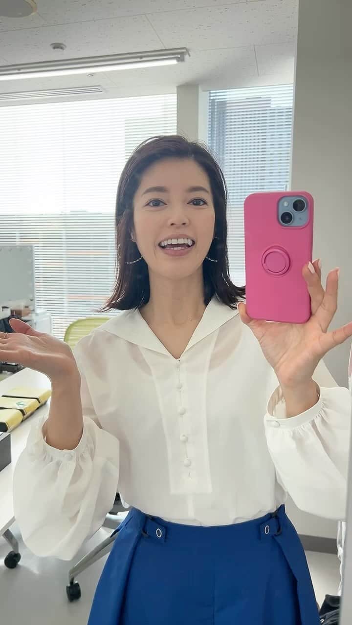 神田愛花のインスタグラム：「今日もフジテレビ『ぽかぽか』、 豪華お弁当を食べて元気にお伝えします✊🏻 是非ご覧くださーい🩷  #NYC #ニューヨーク #Barbie #バービー #pink #ピンク #フジテレビ #ぽかぽか #楽屋のお弁当リポート #神田愛花」