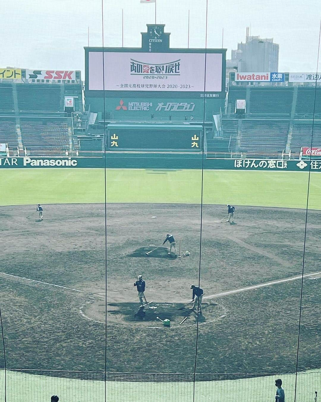 平田良介のインスタグラム：「#平田良介　#寺田健人　#あの夏を取り戻せ #甲子園球場　#スカパー　#矢野燿大  11月29日甲子園球場で3年前の2020年に夏の甲子園が中止になってその時の3年生達が集まって甲子園で試合をします！  そして今日、その試合の解説をさせていただきます⚾️ 放送時間は11：50からでスカパーで無料放送します😁 みんな楽しんでね☺️」