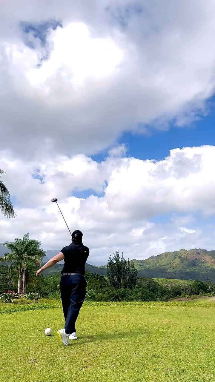 マ・ドンソクのインスタグラム：「난생 처음 쳐보는 골프. 이게 맞나? First swing at golf ever... Am I doing this right?」