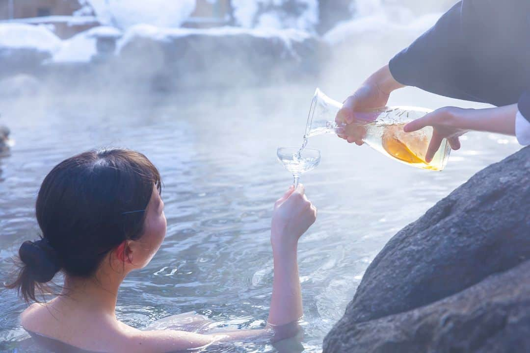 北海道じゃらん【公式】さんのインスタグラム写真 - (北海道じゃらん【公式】Instagram)「北湯沢温泉の冬旅はいかがですか？ 自然の中にある3施設では、冬景色を楽しみながら温泉も満喫できます！ 12/28（木）～1/14（日）の期間限定で北湯沢冬花火も見られます♪  2～3枚目：緑の風リゾート きたゆざわ 4～5枚目：きたゆざわ 森のソラニワ 6枚目：湯元ホロホロ山荘  #北海道じゃらん #北海道じゃらん12月号 #北湯沢温泉　#緑の風リゾート #森のソラニワ　#ホロホロ山荘 #PR」11月29日 12時00分 - hokkaido_jalan