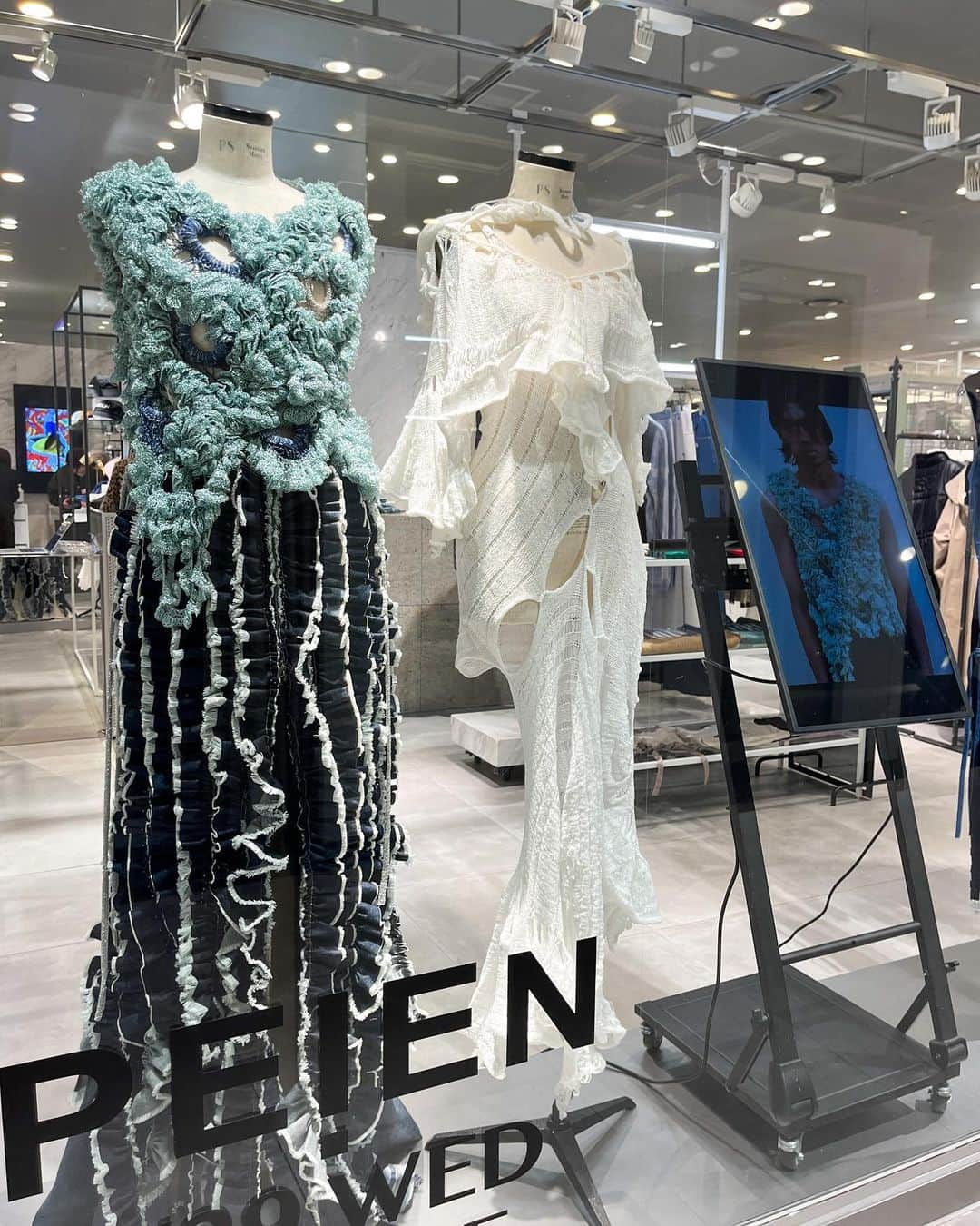 HANKYU.MODEのインスタグラム：「. PEIEN POP UP STORE  at 3F D-LAB until 12/5  21SSより再スタートした「PEIEN」。今回はPEIEN23AW人気アイテム、定番Knit Bag、24SS新作とコレクションピースを展開。  この機会をぜひお見逃しなく。  @_peien_ @hankyu_dlab  #PEIEN  #ペイエン #23AW #hankyumode #hankyumode23aw #hankyu #阪急百貨店 #阪急うめだ本店 #うめはん」