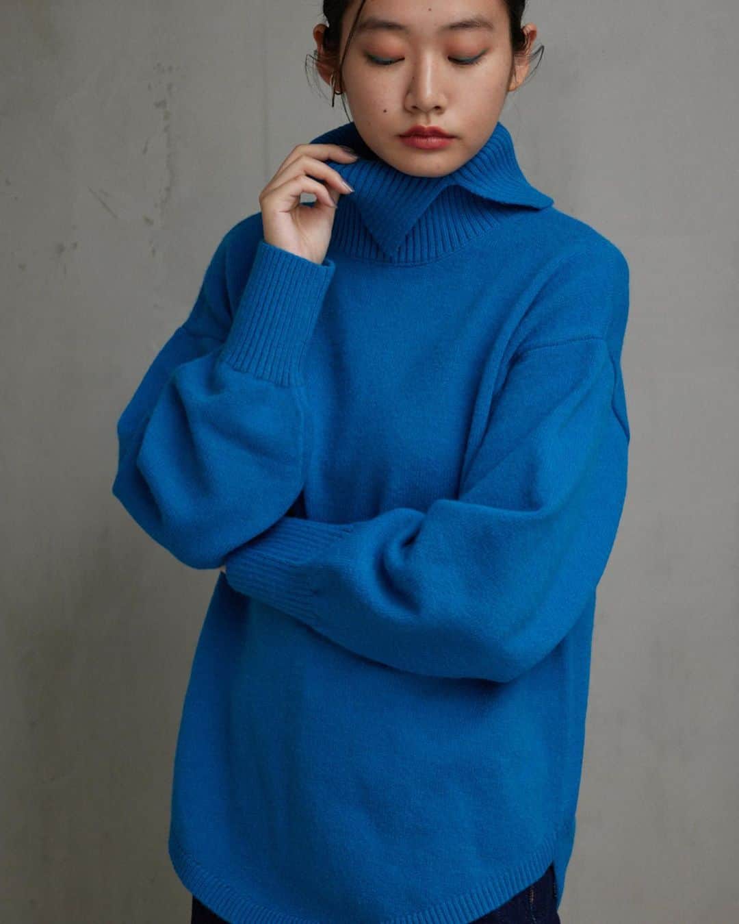 AZUL by moussyさんのインスタグラム写真 - (AZUL by moussyInstagram)「『 OUTER STYLING 』 ━━━━━━━━━━━━━━━━━━━ ◼︎ビッグタートルニットトップス ¥3,990(in tax)  ◼︎シャギーチェックライダースジャケット ¥8,990(in tax)  ◼︎ハイウエストワイドデニム ¥8,360(in tax)  ◼︎ナローハンドルボアミニトートバッグ ¥4,790(in tax) ━━━━━━━━━━━━━━━━━━━ ▶︎商品情報は画像をタップorトップのURLからチェック！  #AZULBYMOUSSY #AZUL_23AW #アウターコーデ #ライダースジャケット #デニムコーデ」11月29日 12時12分 - azulbymoussy_official