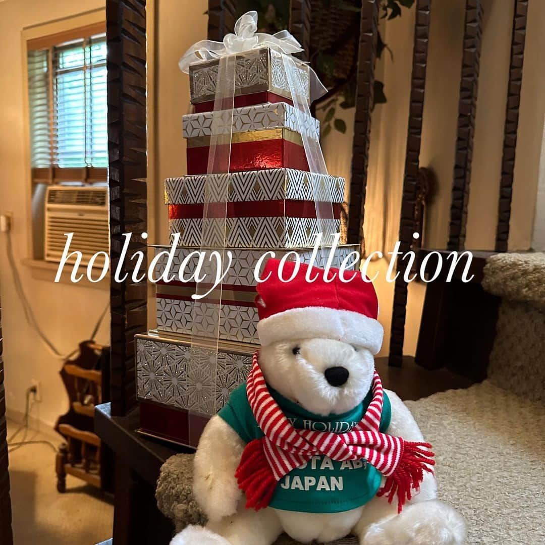 ヘザーさんのインスタグラム写真 - (ヘザーInstagram)「【 Heather Holiday Collection】  テーマは『Shiny Shiny Christmas♡』  これからおすすめする アイテムは、 1枚でクリスマスを彷彿とさせる アイテムばかりです🎄 自分のご褒美に、Heather の Holiday Collectionはいかがですか？  11/29（水）〜は全店舗にて クリスマスらしい限定ショッパーもお配りいたします！ 数量限定になりますので 気になる方はお早めにチェックを✔︎  #heather #ヘザー #heatherholidaycollection #クリスマス #カーディガン #ラメニット #ラメニットカーディガン #ボアロングコート #ボアコート #ロングコート #ロゴスウェット #スウェット #ニットワンピ #ニットワンピース #セットアップ #セットアイテム #シャギーニット #ビジューニット #ベロアプルオーバー」11月29日 12時26分 - heather_love_official