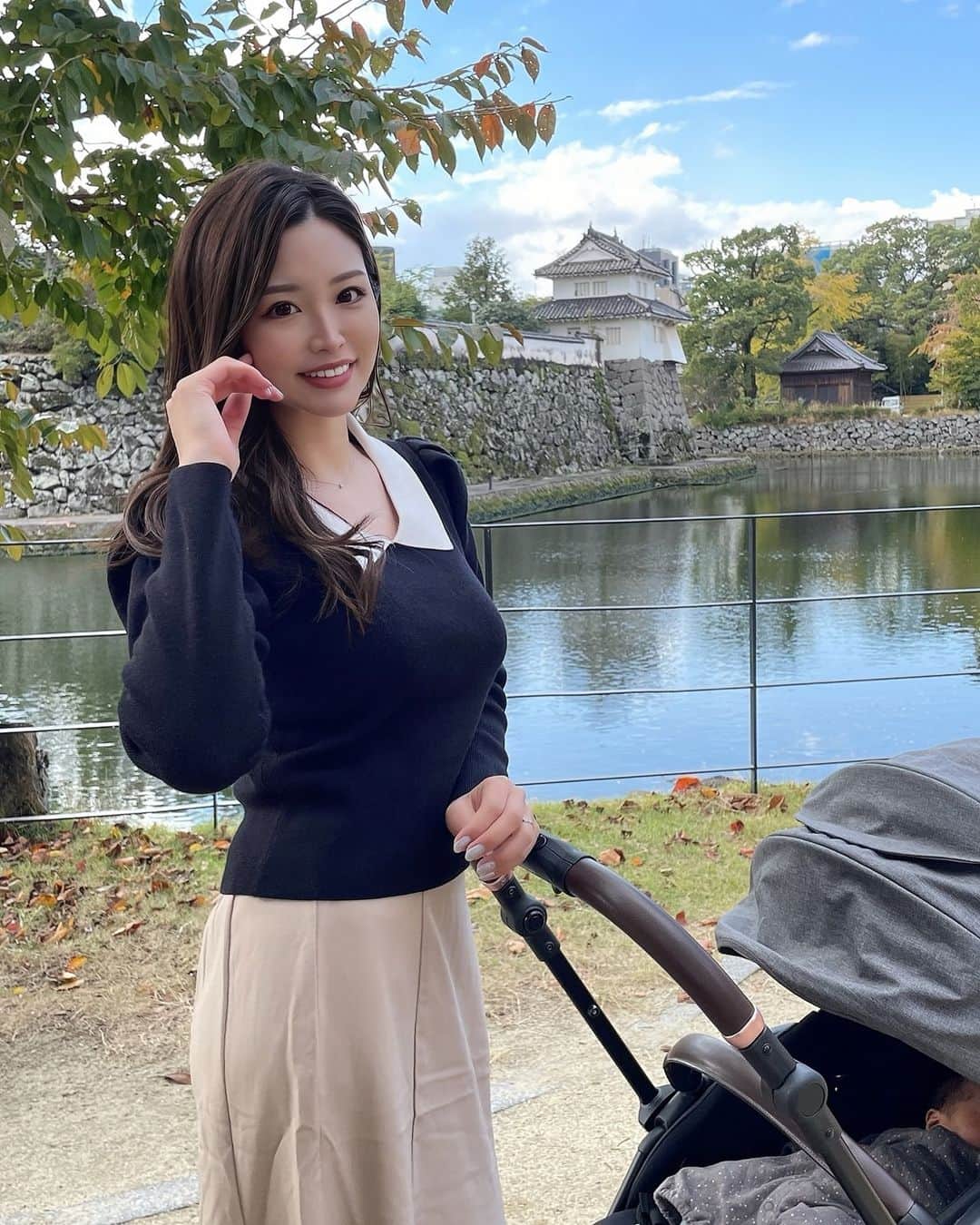LIHOCOのインスタグラム：「࿓ 11月ももう終わるね〜🍁 秋あった、、🤔？ 一気に寒くなるじゃん❄️🫧  産後の通り道、抜け毛がひどくなってきたけど ヘアケアはいつもの @sakura_bblabo で整ってます🫶」
