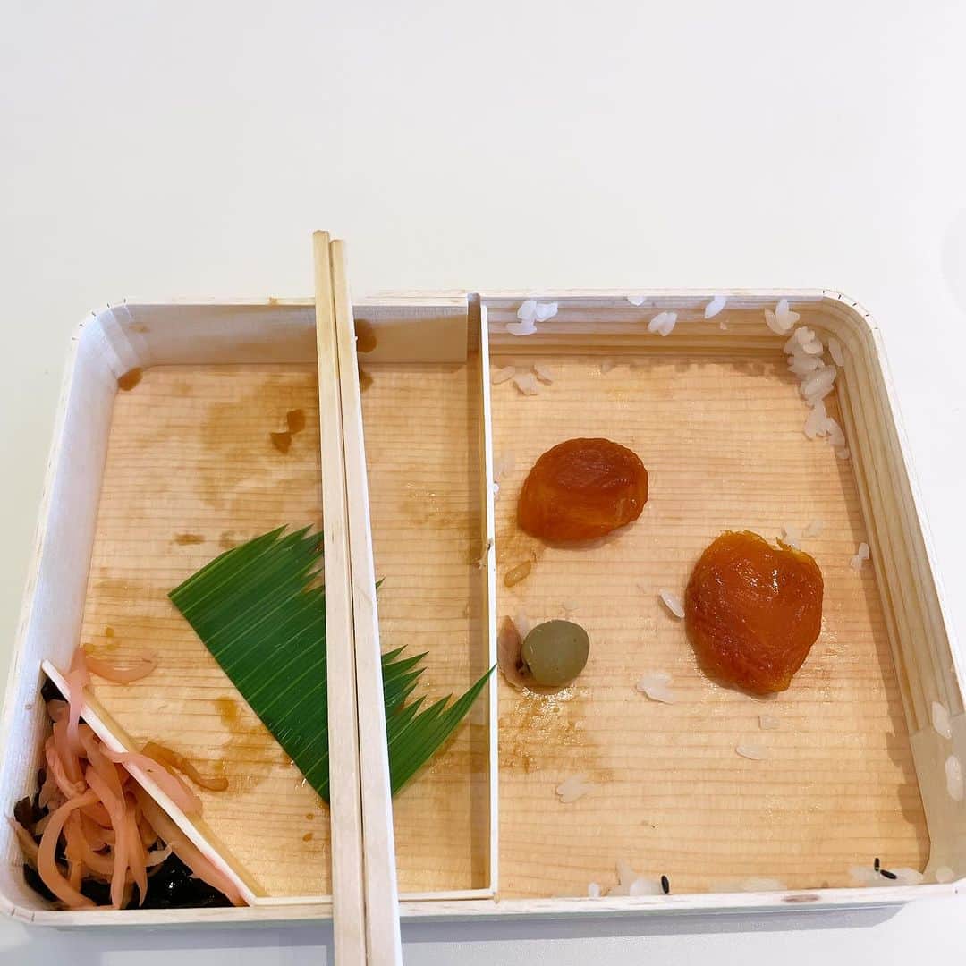 三吉ツカサのインスタグラム：「サービスデイかな #あんず増量」