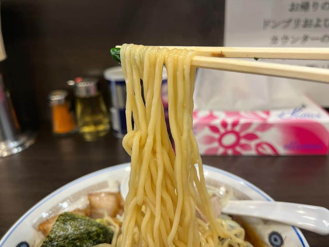 SUSURUさんのインスタグラム写真 - (SUSURUInstagram)「めちゃくちゃうんめえ中華そば。 いろんなラーメンの味がする一杯。これは記憶に残る味。 #susuru_tv #えーちゃん食堂 #中目黒 #不動前 #東京 #超うまい  #ラーメン #らーめん #ramen #ラーメン部 #ramennoodles #毎日ラーメン生活 #麺スタグラム #japaneseramen #japanramen #foodstagram #foodie #noodles #instanoodle #instaramen #instafood #東京ラーメン #醤油ラーメン #中華そば」11月29日 12時41分 - susuru_tv