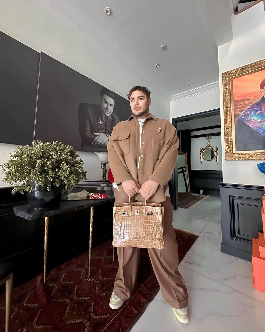 Ivan Gunawanのインスタグラム：「Memasuki  bulan  aku  ber ulang  tahun ,... hayoo  dah  mulai  mikirin  yah  Mau  kasih  kado  apa ??」
