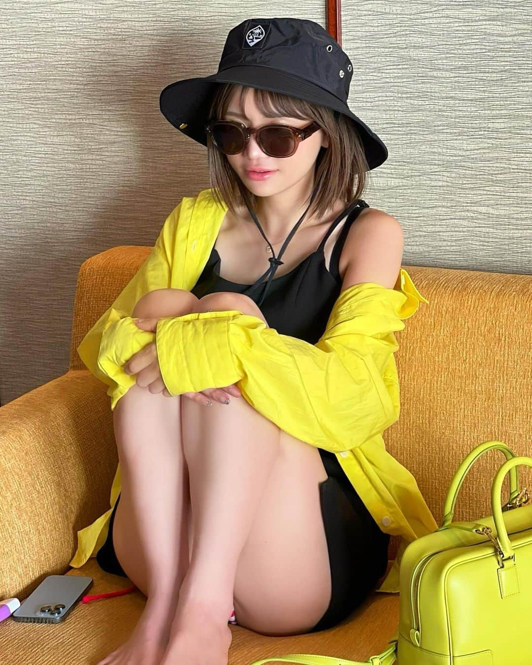 みもれもんのインスタグラム：「Mr. Pyorower of Instagram Good morning lemon~ ＼(^^)／🌈🍋 Every morning at X, I say “Oha lemon~🍋” I'm posting a photo that makes me feel a bit sleepy 🐔 lol Look for @Mimolemon_xx 🔍  インスタのピョロワーさん おはレモン〜＼(^^)／🌈🍋  Xで毎朝『おはレモン〜🍋』と ちょっと眠気が冷める写真を投稿してます🐔笑 おはレモンを毎日投稿して数年、、 ピョロワーさんが20万人を突破しました🍋  @Mimolemon_xx で探してね🔍  #X #おはレモン #tokyo #東京 #ootd #ロンハーマン #ronherman #fashion #ロエベ #loewe #asiangirls #japan」