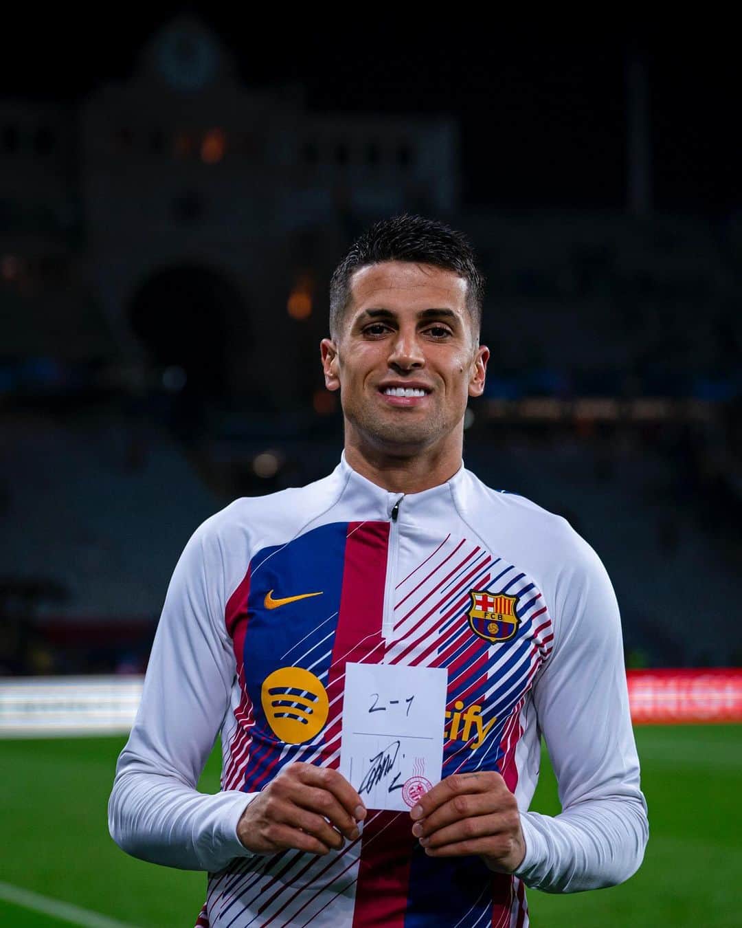 FCバルセロナのインスタグラム：「𝘚𝘪𝘨𝘯𝘦𝘥 𝘣𝘺: The MVP 😎」