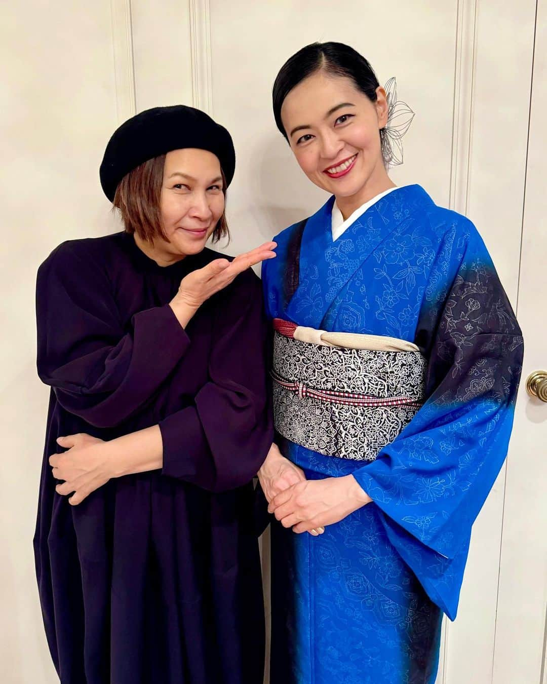 黒谷友香さんのインスタグラム写真 - (黒谷友香Instagram)「皆さん、こんばんは！ 今日はイメージモデルを務めさせていただいている 一蔵さん主催「Universal Kimono Award（ユニバーサル キモノ アワード）2023」に出演にしました👘  高橋英樹さん、ゆきぽよさんとご一緒させていただきました✨審査員として、そして作家さんがデザインされた着物を纏いショーにも出演しました（写真1枚目の着物） 日本文化である着物の魅力を改めて実感した とても楽しい1日でした〜😄✨  #いち瑠#着物#日本#伝統#サステナブル#アップサイクル#東京#高橋英樹 さん#ゆきぽよ さん#千吉良恵子 さん#黒谷友香」11月29日 22時29分 - tomoka_kurotani