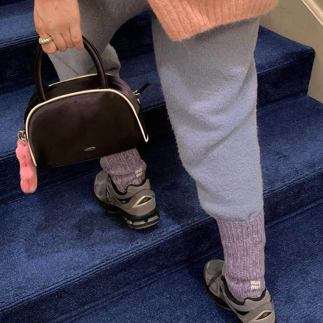 チャ・ジョンウォンさんのインスタグラム写真 - (チャ・ジョンウォンInstagram)「내 귀욤이들모음.zip🪺🧦👜👟 밤에 야식쇼핑 국룰아니라고…?」11月29日 22時22分 - ch_amii