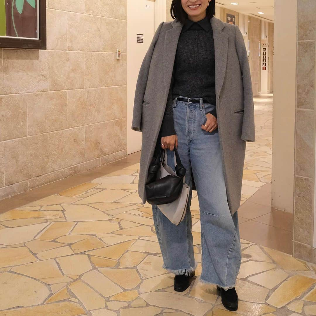 Hiromi Ｍaedaさんのインスタグラム写真 - (Hiromi ＭaedaInstagram)「おNEWのニット×デニム🫰🫰🩶  tops @bibiy_official #bibiy_official denim @citizensofhumanity #citizensofhumanity pierce @maayapearls #maayapearls  belt @toteme #totem bag @newbottega #bottegaveneta @elu_l.official #elu_l  shoes @laroute_official #laroute」11月29日 22時23分 - hiron953