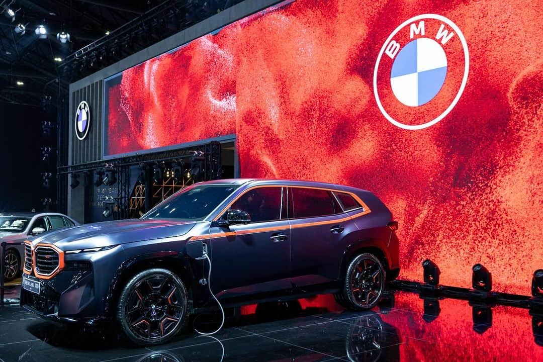 BMW Thailandさんのインスタグラム写真 - (BMW ThailandInstagram)「โอกาสสุดท้ายของปีที่คุณจะได้รับข้อเสนอสุดพิเศษใน Motor Expo 2023! พบกับ BMW ที่เปิดตัวอย่างยิ่งใหญ่ภายใต้คอนเซปต์ THE FUTURE IS NOW คุณ Alexander Baraka, President and CEO จาก BMW Thailand กล่าวเปิดตัวพร้อมนำเสนอยนตรกรรมรุ่นใหม่ล่าสุดตั้งแต่  THE FIRST-EVER BMW XM Label Red*,THE FIRST-EVER BMW i5, THE NEW 740d M Sport และอีกมากมายหลากหลายรุ่น พร้อมข้อเสนอสุดพิเศษสำหรับลูกค้าที่สนใจครอบครอง BMW คันใหม่  *For VIP & Press conference day only.  #BMW #BMWTH #JOYisBMW #สุนทรียภาพแห่งการขับขี่ #THEFUTUREISNOW #MOTOREXPO2023」11月29日 22時28分 - bmwthailand