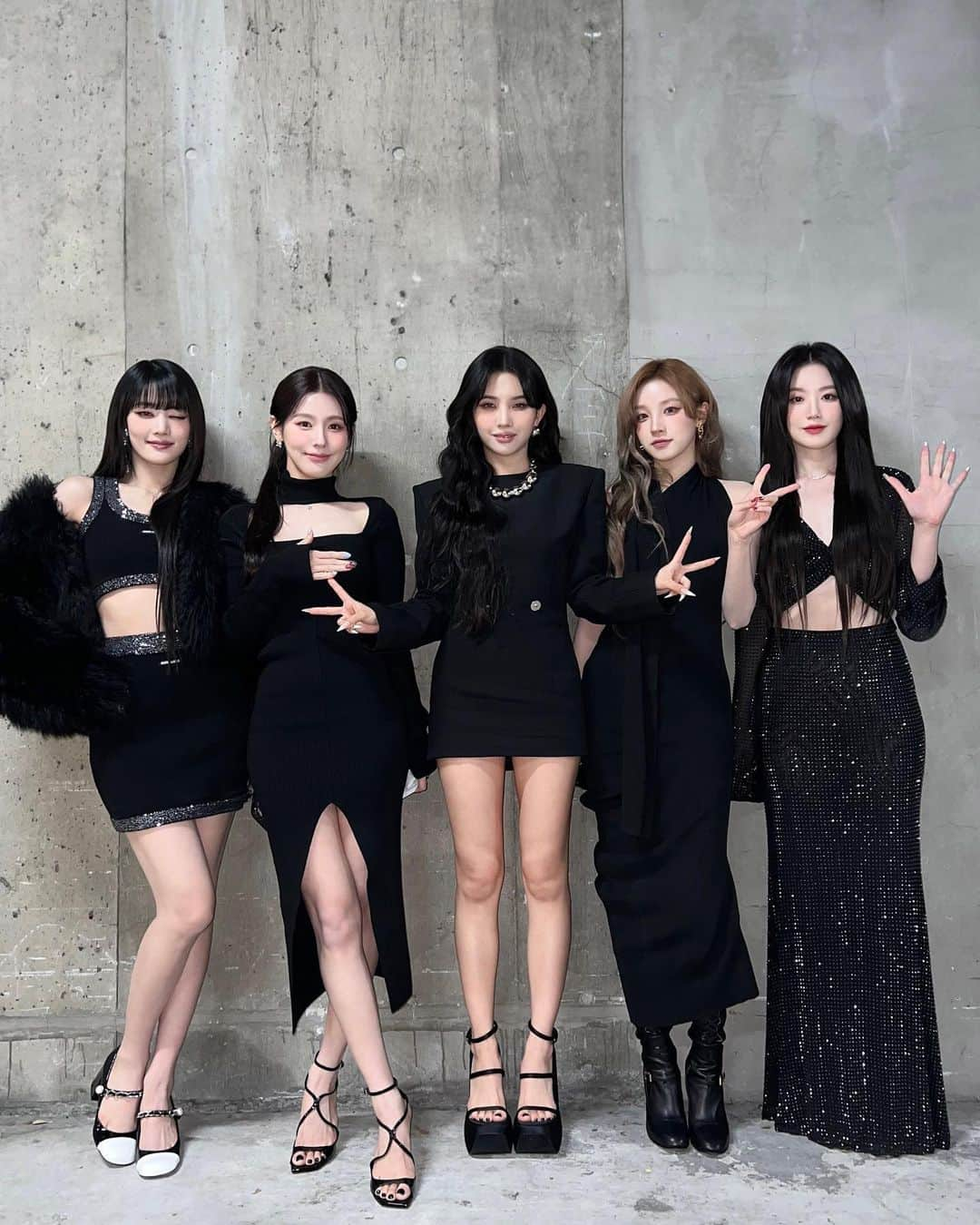 (G)I-DLEさんのインスタグラム写真 - ((G)I-DLEInstagram)「[📸] 231129 @ #2023MAMAAWARDS   (여자)아이들의 #2023MAMA 'Favorite Global Performer Female Group' 수상을 축하합니다 🏆 올 한 해 전 세계 네버랜드의 뜨거운 사랑과 열정이 만들어준 상이에요 💜 항상 아이들을 응원해 주셔서 감사합니다! 🥳  #여자아이들 #GIDLE」11月29日 22時31分 - official_g_i_dle