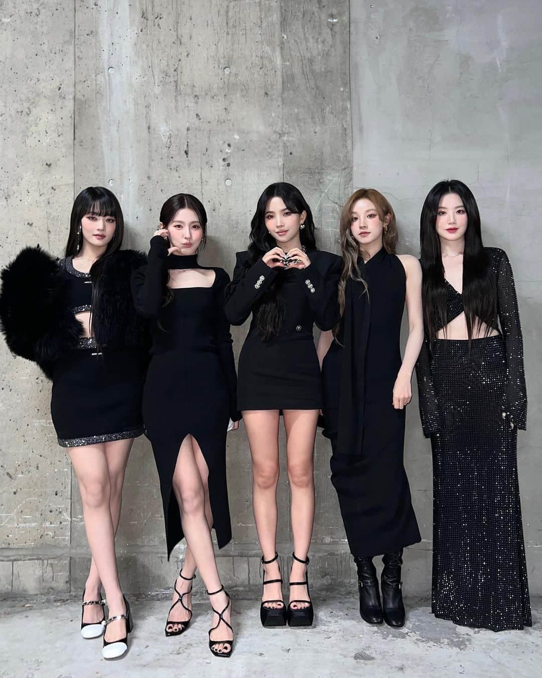 (G)I-DLEのインスタグラム：「[📸] 231129 @ #2023MAMAAWARDS   (여자)아이들의 #2023MAMA 'Favorite Global Performer Female Group' 수상을 축하합니다 🏆 올 한 해 전 세계 네버랜드의 뜨거운 사랑과 열정이 만들어준 상이에요 💜 항상 아이들을 응원해 주셔서 감사합니다! 🥳  #여자아이들 #GIDLE」