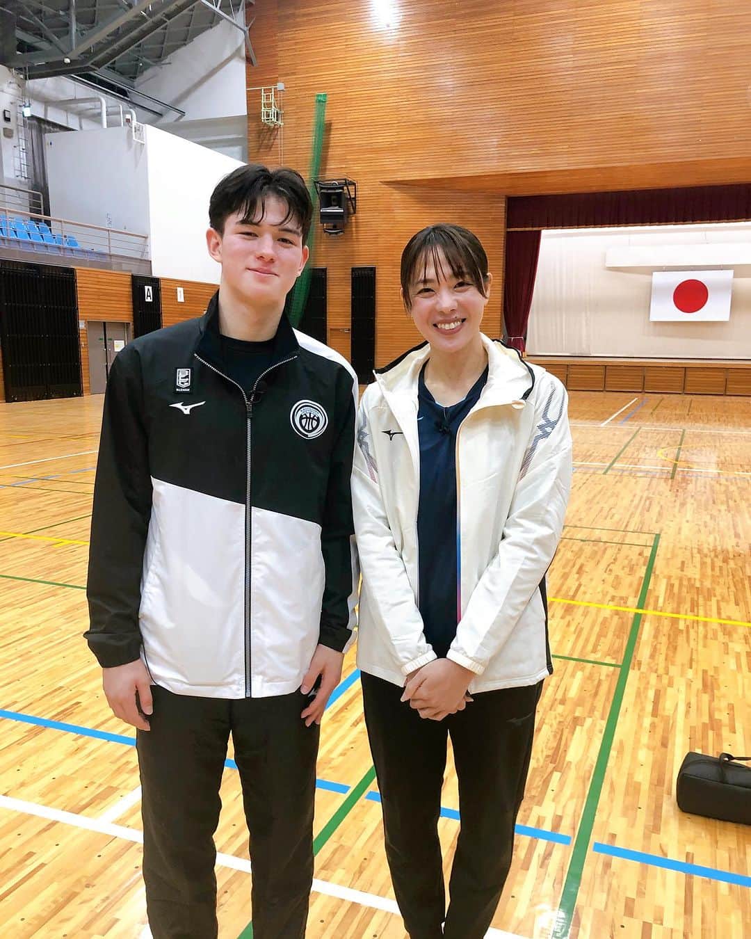 迫田さおりのインスタグラム：「・ KKB Jチャン+のコーナー 【アスリートの原石】の取材をさせていただきました！ ・ かなり久しぶりの取材だったー‼︎ 今回はバスケットボール 鹿児島レブナイズU15の加賀谷ジェームス洸太朗選手‼︎ ・ 先日プロバスケットボールの試合にも出場した、これから期待の中学3年生🏀 文武両道で頑張るジェームス選手‼︎ 人柄も素晴らしくて、中学生とは思えない受け答えで驚きました😳✨ ・ 練習後のインタビューでお疲れのところありがとうございました‼︎ これからの活躍を応援しています‼︎ ・ 放送は、KKB Jチャン+  12月7日木曜日放送予定です😊 ・ ・ #鹿児島 #アスリートの原石  #鹿児島レブナイズu15  #加賀谷ジェームス洸太朗 選手 #ジェームス選手のアカウントが見つけられなかったー🙏」
