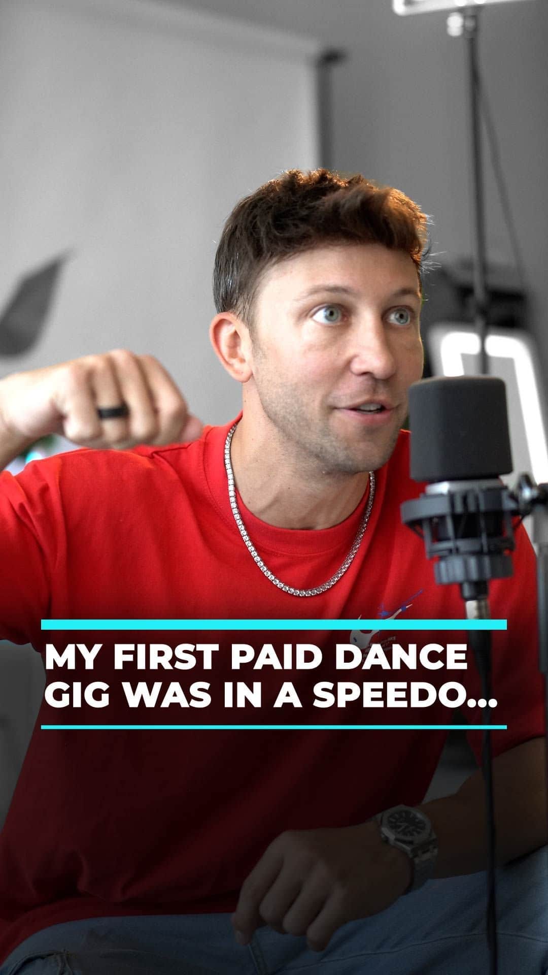 マット・ステファニーナのインスタグラム：「Danced my heart out in a nude speedo for my first LA gig—turns out, they were planning to CGI fruit over my... well, you get the idea.   I called my agent in a panic, but hey, at least the video never saw the light of day!😅」