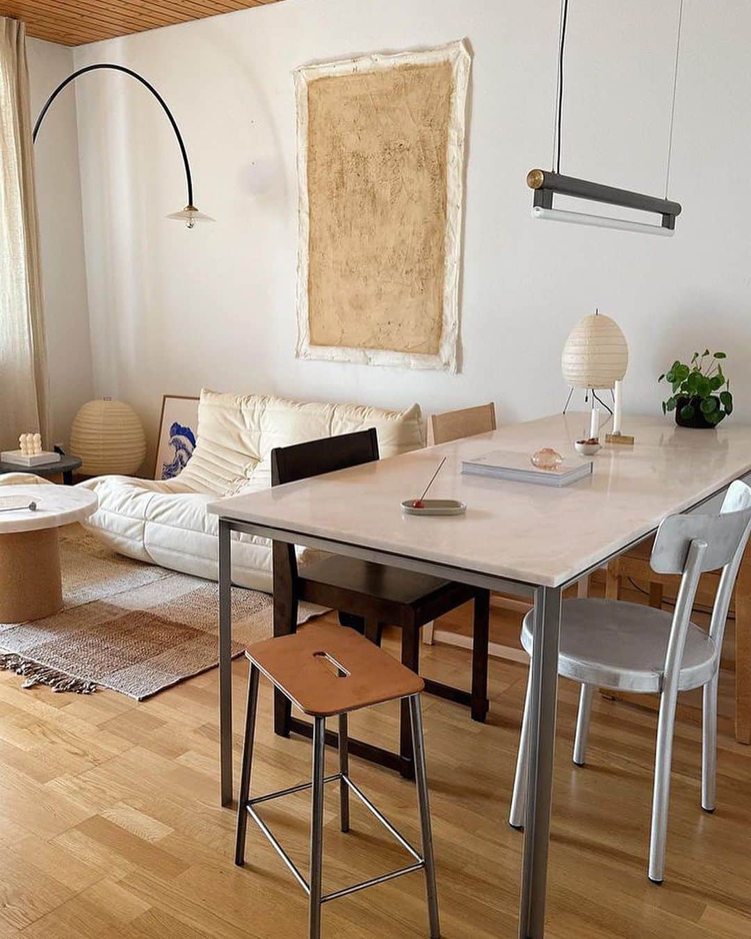 KEISUKE SYODAのインスタグラム：「Spotted our @studiotheblueboy incense holder（Hasamiyaki）- Bleached Sand x Salamander Orange at @studio.okaeri ‘s beautiful flat !」