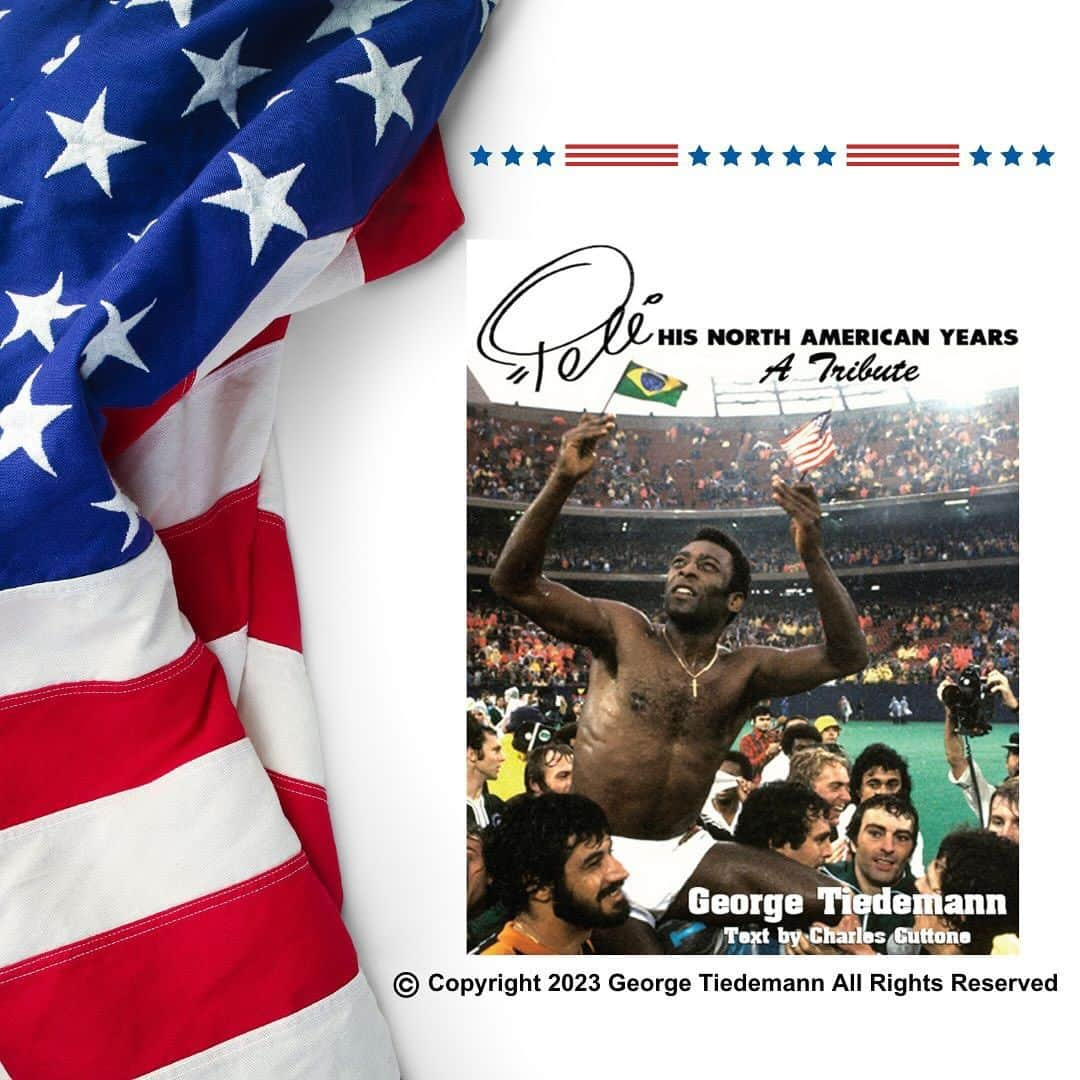 ペレのインスタグラム：「Para os fãs de Pelé, um livro inédito foi lançado durante o aniversário do Rei. “Pelé: His North American Years: A Tribute”, conta a história da maior lenda do esporte difundindo o futebol brasileiro nos Estados Unidos, vestindo o uniforme do New York Cosmos. A obra conta novas histórias sobre as três temporadas que Edson viveu intensamente na North American Soccer League (NASL). Construída por uma coleção de cerca de 150 fotos do lendário fotógrafo de futebol George Tiedemann e por uma excelente narrativa criada pelo talentoso e premiado jornalista americano Charles Cuttone. O livro está disponível para compra nas principais livrarias.  .  For Pelé’s fans, an unprecedented book was released during the King’s birthday. “Pelé: His North American Years: A Tribute, tells the story of the sport’s greatest legend spreading Brazilian football in the United States, wearing the New York Cosmos kit . The work tells new stories about the three seasons that Edson spent intensely in the North American Soccer League (NASL). Built around a collection of some 150 photos by legendary soccer photographer George Tiedemann and an excellent narrative created by the talented and award-winning American journalist, Charles Cuttone, the coffee-table sized book is available for purchase in major bookstores.」