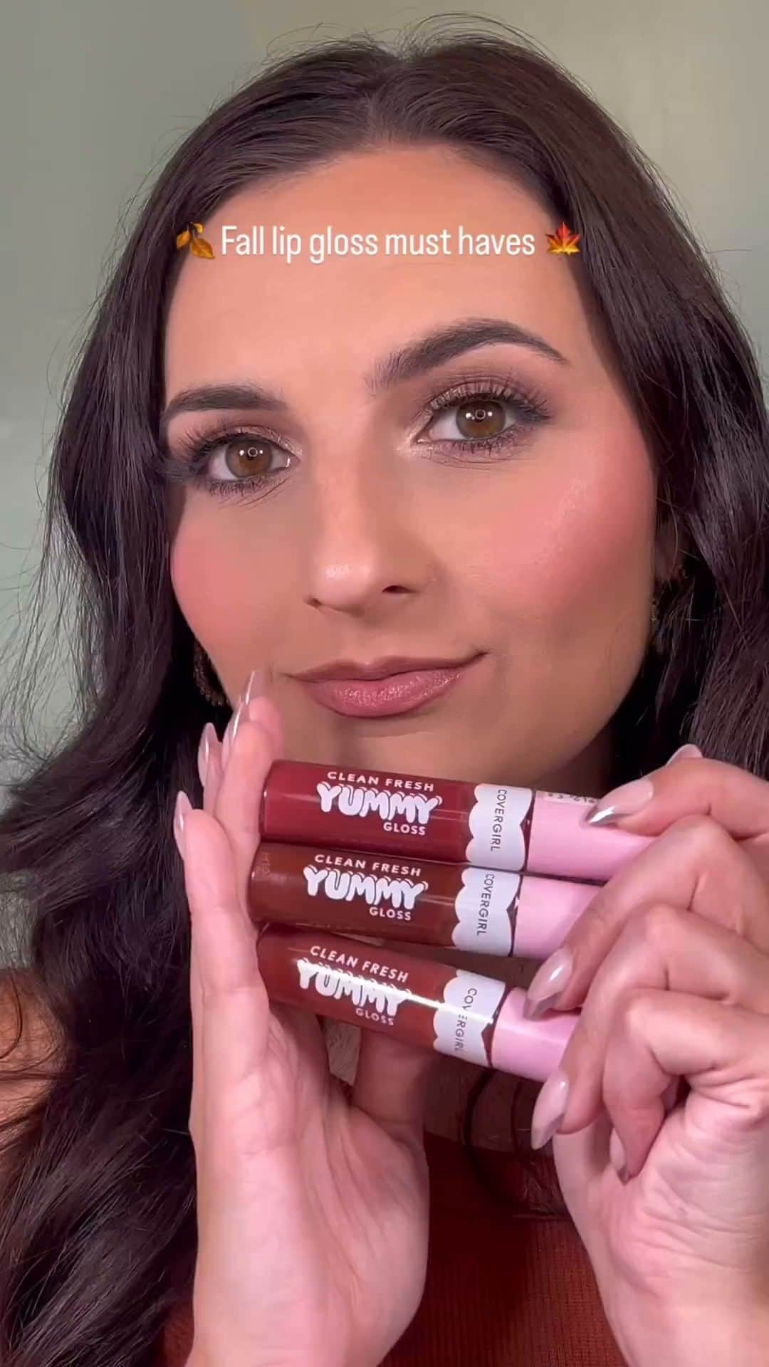 COVERGIRLのインスタグラム：「Yummy Gloss Daylight isn’t just the perfect shade for fall, bring this light reflective nude into your moody winter look 💖  🎥 @thebeautyradar 🛒@target  #EasyBreezyBeautiful #Covergirl #YummyGloss」