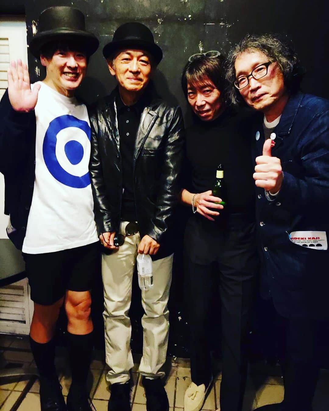 カジヒデキのインスタグラム：「11/25(土)に渋谷HOMEで開催されたMarch of the Mods 特別編に出演しました！88,9年頃から90's初期によく新宿JAMに遊びに行ったMOTM。当時大好きだった卍さんのHIGH STYLEと、BRIDGEの時に対バンもしたMAYBELSの吉田カズマロくん、このイベントの主催でMODSのACE黒田マナブさん、僕の師匠・英国音楽の小出亜佐子さん、MODで最高なキーボーディスト堀江博久くん、クールでイカしたUchiyamaさん、ハイスタイルにはマークさんも居たり、本当に最高なラインナップ✨❄️満員のフロアには当時からの友人達も集まったり、同時に若いMODSの子達も結構居てスゴく良い雰囲気でした。89,90年頃にトリップしたような、でも今が一番輝いているような最高なパーティーでした✨マナブさん、ありがとうございました！北沢夏音さんや曲さんとも色々話せて楽しかったです🌈  #themarchofthemods #popgoesart #highstyle  #カジヒデキ #吉田カズマロ #黒田マナブ #小出亜佐子  #堀江博久」