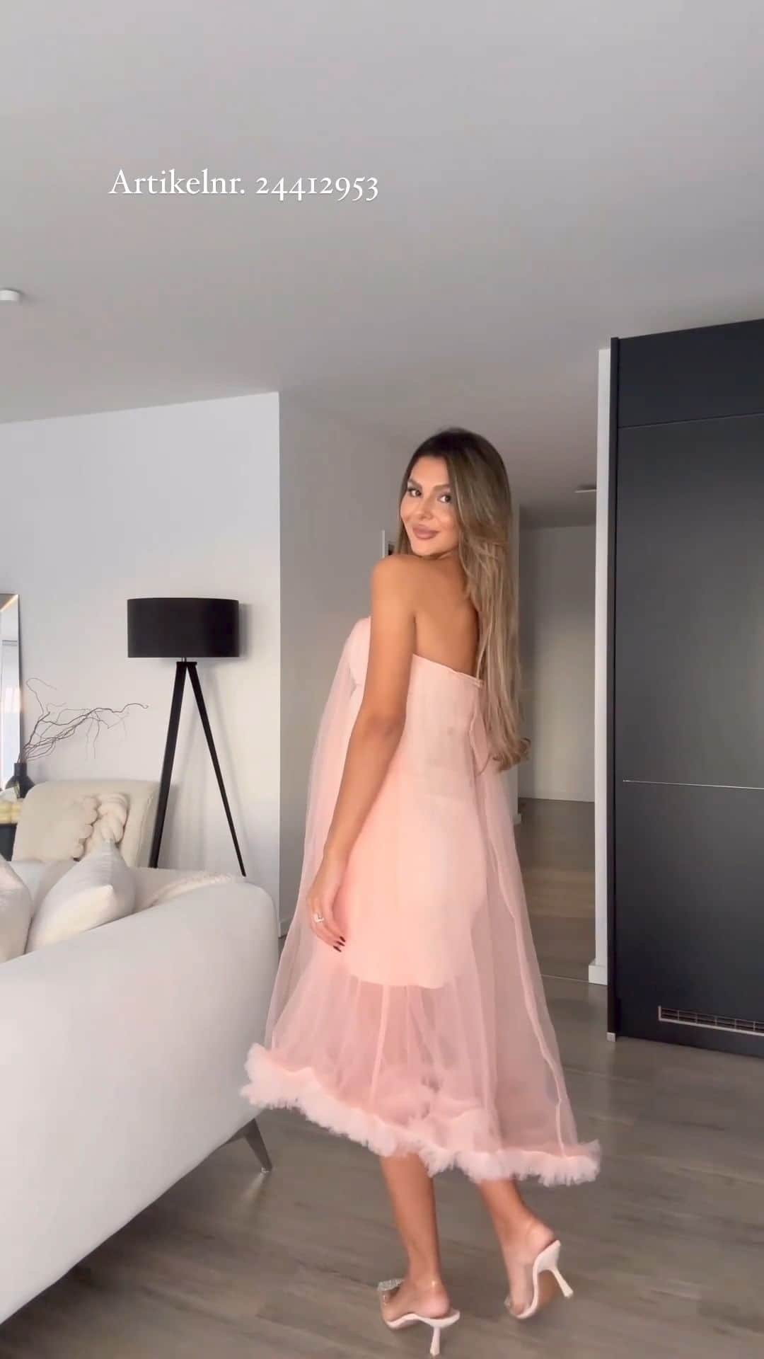 SHEINのインスタグラム：「Bump up your baby shower style with these gorg maternity dress picks from @sxlny 🤰🎀 Which gown was absolutely glowing? 👇  🔎 22620902 24412953 23355786  #SHEIN #SHEINforAll #SHEINstyle #fashion #chic #girledition」