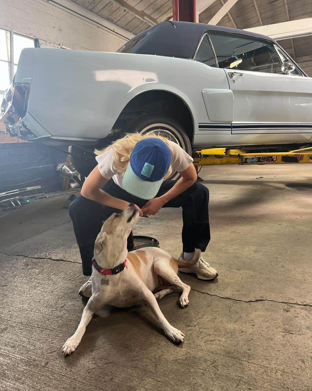 Fordさんのインスタグラム写真 - (FordInstagram)「ahhhhhhh!!!!!! im super excited to share my newest workwear collection inspired by my new baby, a vintage @fordmustang 💙 #ad  Disclaimer: Custom vehicle shown. Not available for sale. Always refer to the owner's manual before performing vehicle maintenance. Limited supply available.」11月29日 23時00分 - ford