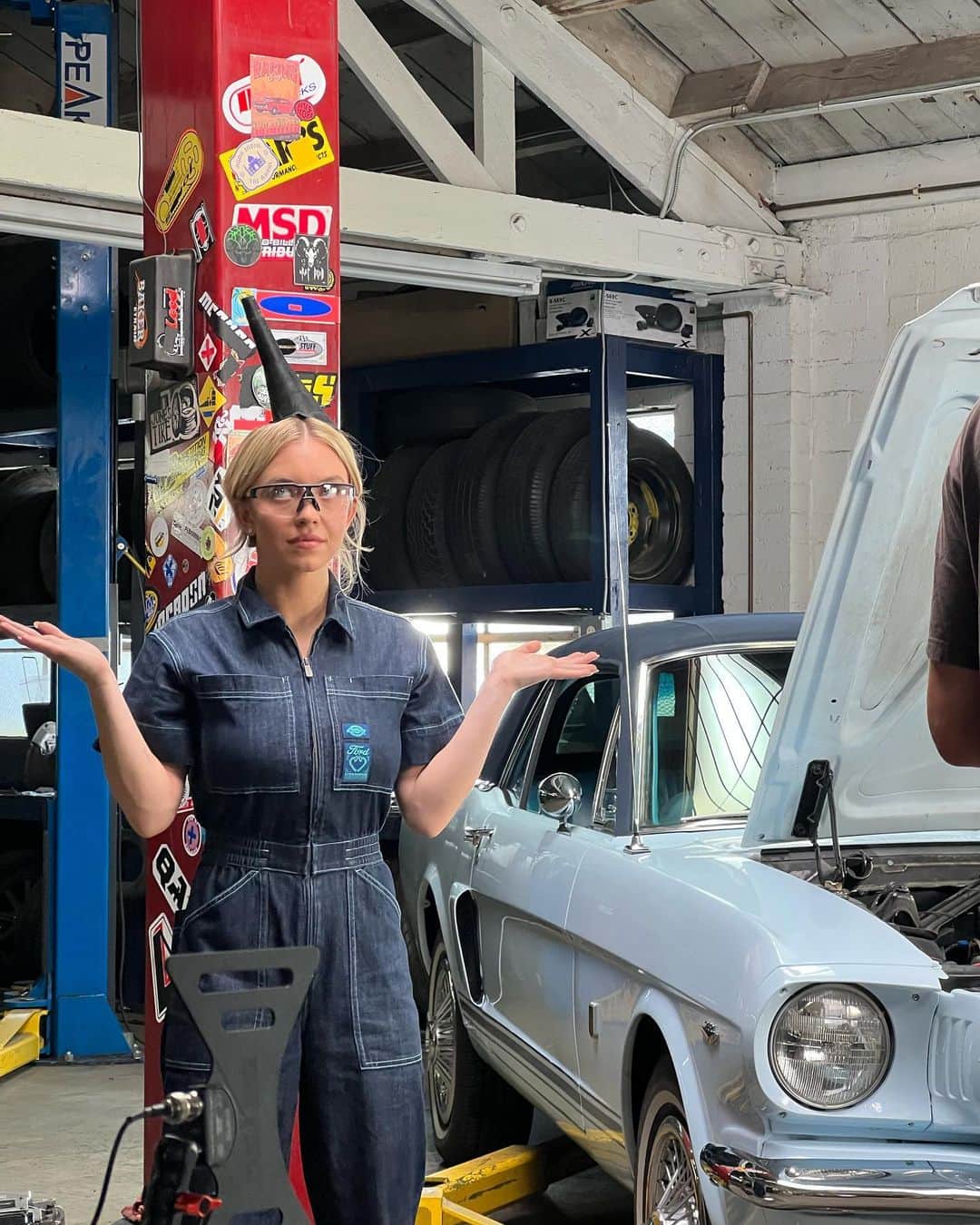 Fordさんのインスタグラム写真 - (FordInstagram)「ahhhhhhh!!!!!! im super excited to share my newest workwear collection inspired by my new baby, a vintage @fordmustang 💙 #ad  Disclaimer: Custom vehicle shown. Not available for sale. Always refer to the owner's manual before performing vehicle maintenance. Limited supply available.」11月29日 23時00分 - ford
