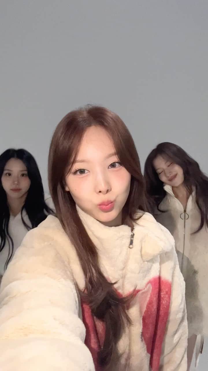 TWICEのインスタグラム：「Did you put a spell on me? 🪄 Rollin' Alcohol-Free but drunk in love with #NAYEON #SANA #CHAEYOUNG 🥂💘  #AlcoholFree_EnglishVer Challenge with 🐰🐹🐯  #TWICE #트와이스 #REMIX #THEREMIXES」
