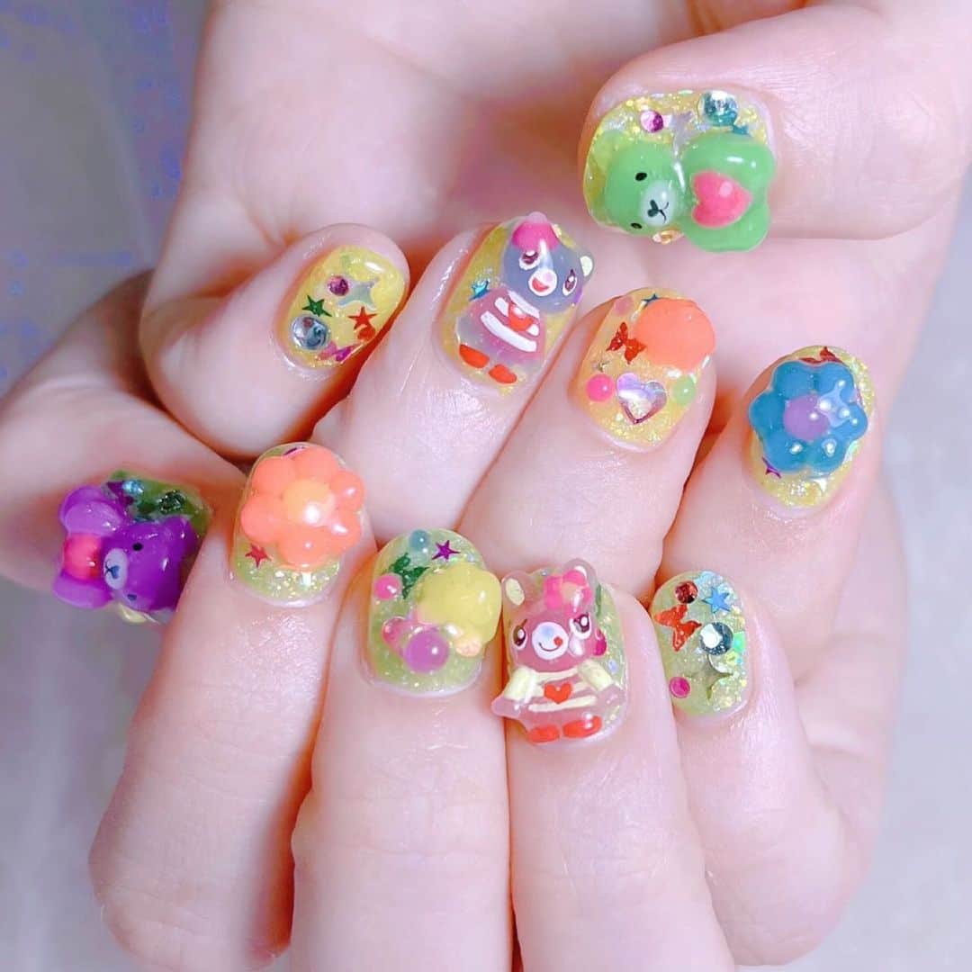 なかやまちえこのインスタグラム：「🆈𝟚🅺.⠀ ⠀ @kurebayashiii ちゃん⠀ ⠀ @aby_sharenail #nail #nails #nailart #ネイル #美甲 #ネイルアート  #japanesenailart #manucure #japanesenails #manicurist #gelnails #أظافر #네일아트 #미용  #เพ้นท์เล็บ #artedeuñas #เพ้นท์เล็บเจล #ジェルネイルデザイン #ネイルデザイン #nagelkunst #y2k #y2kfashion #y2knails」