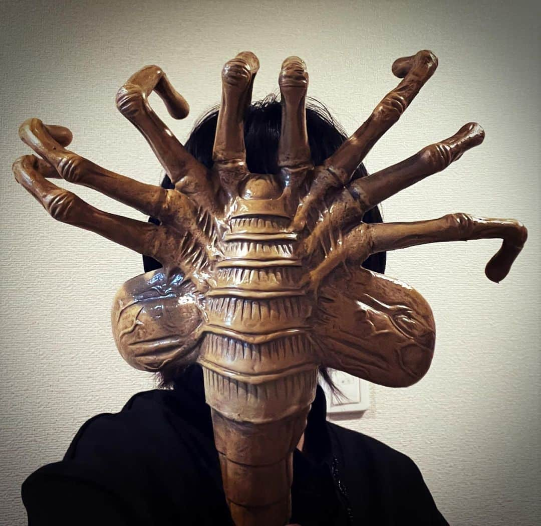 野水伊織さんのインスタグラム写真 - (野水伊織Instagram)「#alien #facehugger #creature #movie #propreplica #horrormovies  #豆魚雷 #エイリアン #フェイスハガー #クリーチャー #映画 #ホラー映画 #プロップ #フィギュア」11月29日 23時01分 - nomizuiorichan