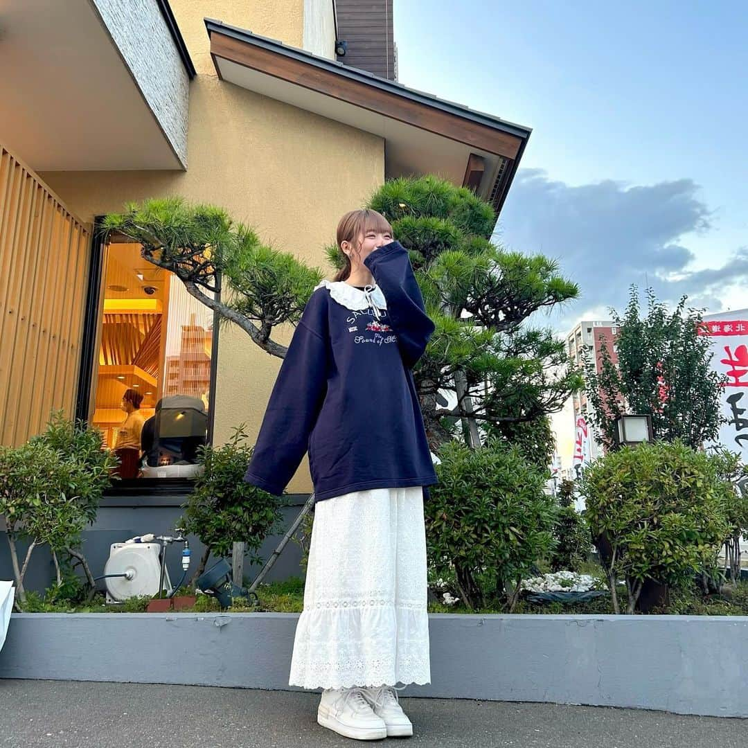 濱越さおりさんのインスタグラム写真 - (濱越さおりInstagram)「. 北海道行った時のお洋服👗 ロングスカート珍しい💭！」11月29日 23時13分 - hamakoshi_saori